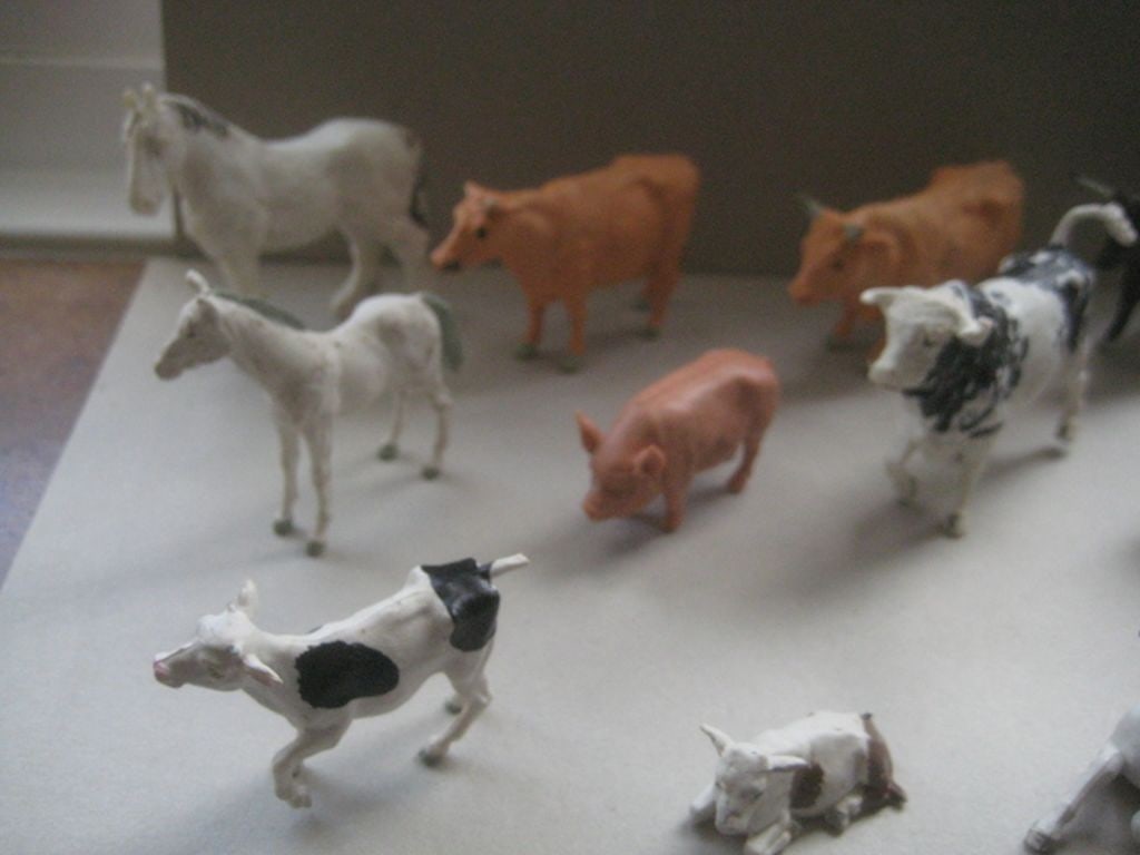 A Group of 12 Vintage Britain's Ltd Plastic Farm Animals - 5
