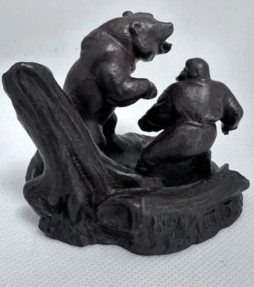 Unique Cast Iron Or Potential Bronze Bear & Hunter Sculpture: Title: Unique Cast Iron Or Potential Bronze Bear & Hunter Sculpture Description: This captivating vintage sculpture depicts an intense encounter between a bear and a hunter. Expertly