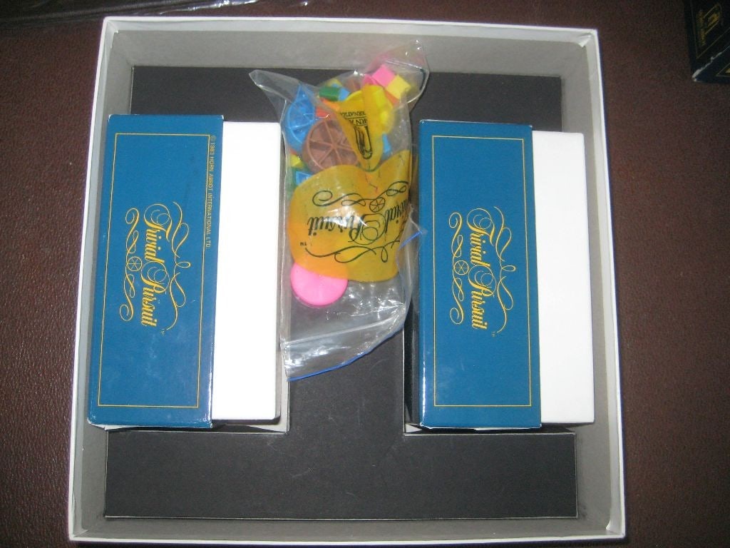 Trivial Pursuit Master Game-Genus Edition Board Game - 3