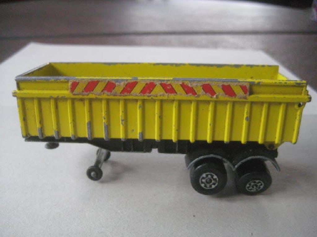 A Group of Vintage Matchbox Vehicles - 9