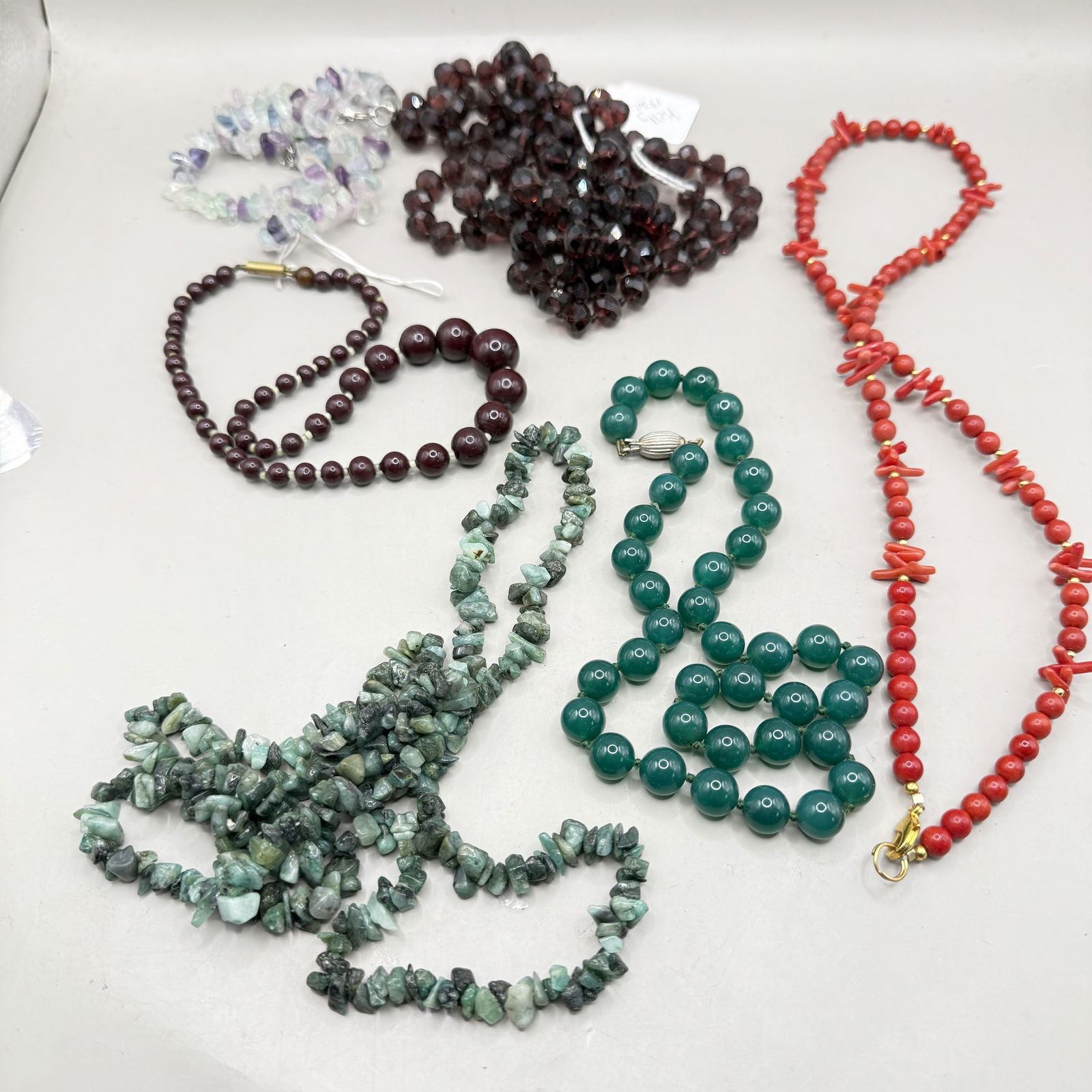 Job Lot 6 Vintage Costume Necklaces Jade Coral Quartz Onyx (1 of 1)