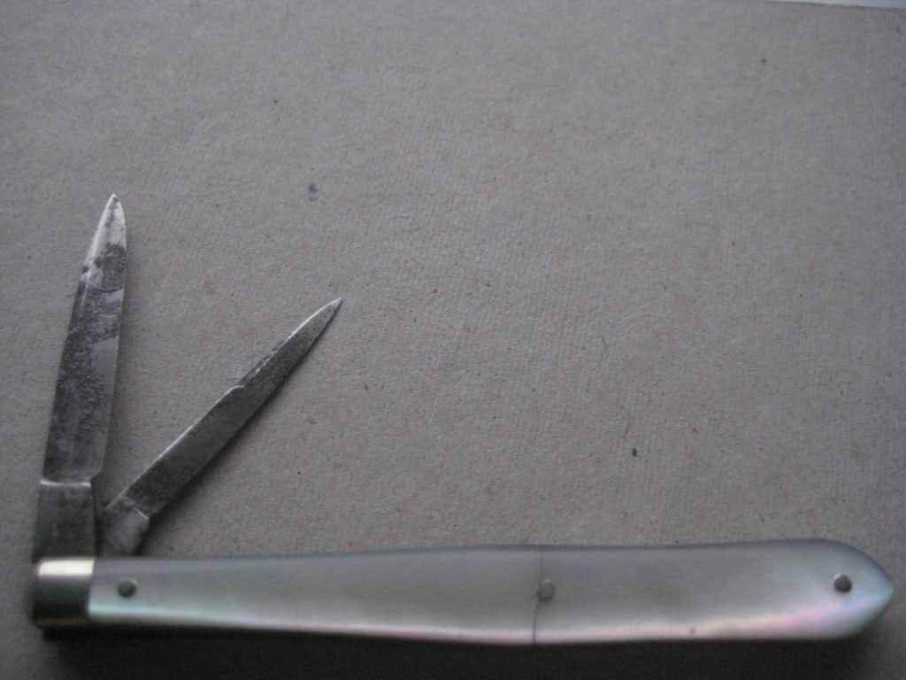 Victorian Mother of Pearl Hafted Twin Bladed Penknife - 2