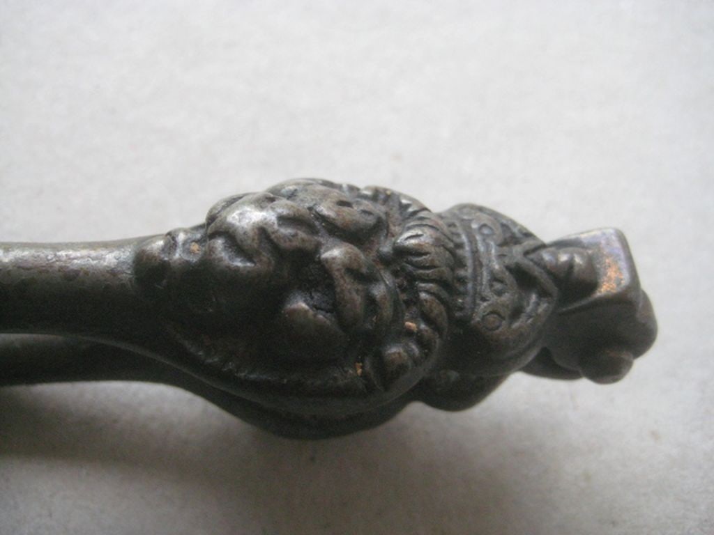 Antique Pair of Crowned Lion Head Pair of Cast Iron Nutcrackers - 10