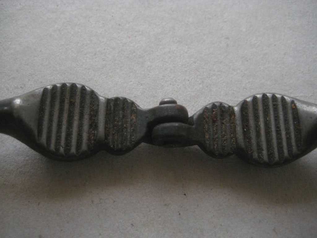 Antique Pair of Crowned Lion Head Pair of Cast Iron Nutcrackers - 5