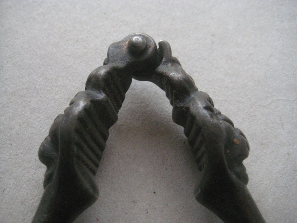 Antique Pair of Crowned Lion Head Pair of Cast Iron Nutcrackers - 6