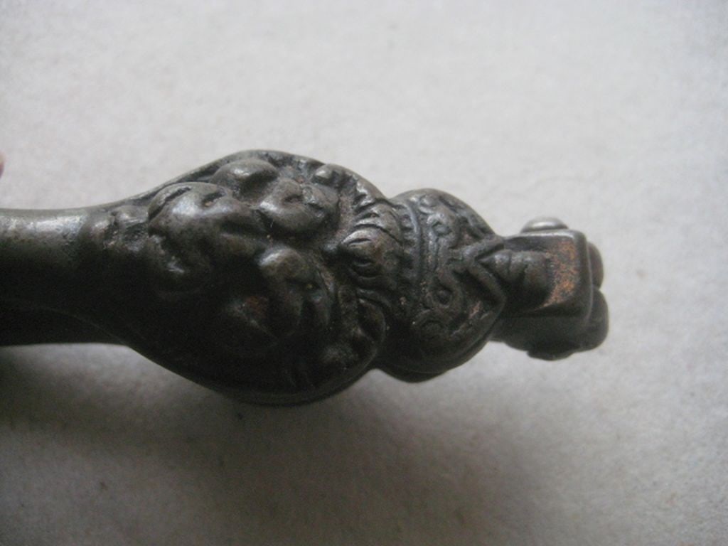 Antique Pair of Crowned Lion Head Pair of Cast Iron Nutcrackers - 8