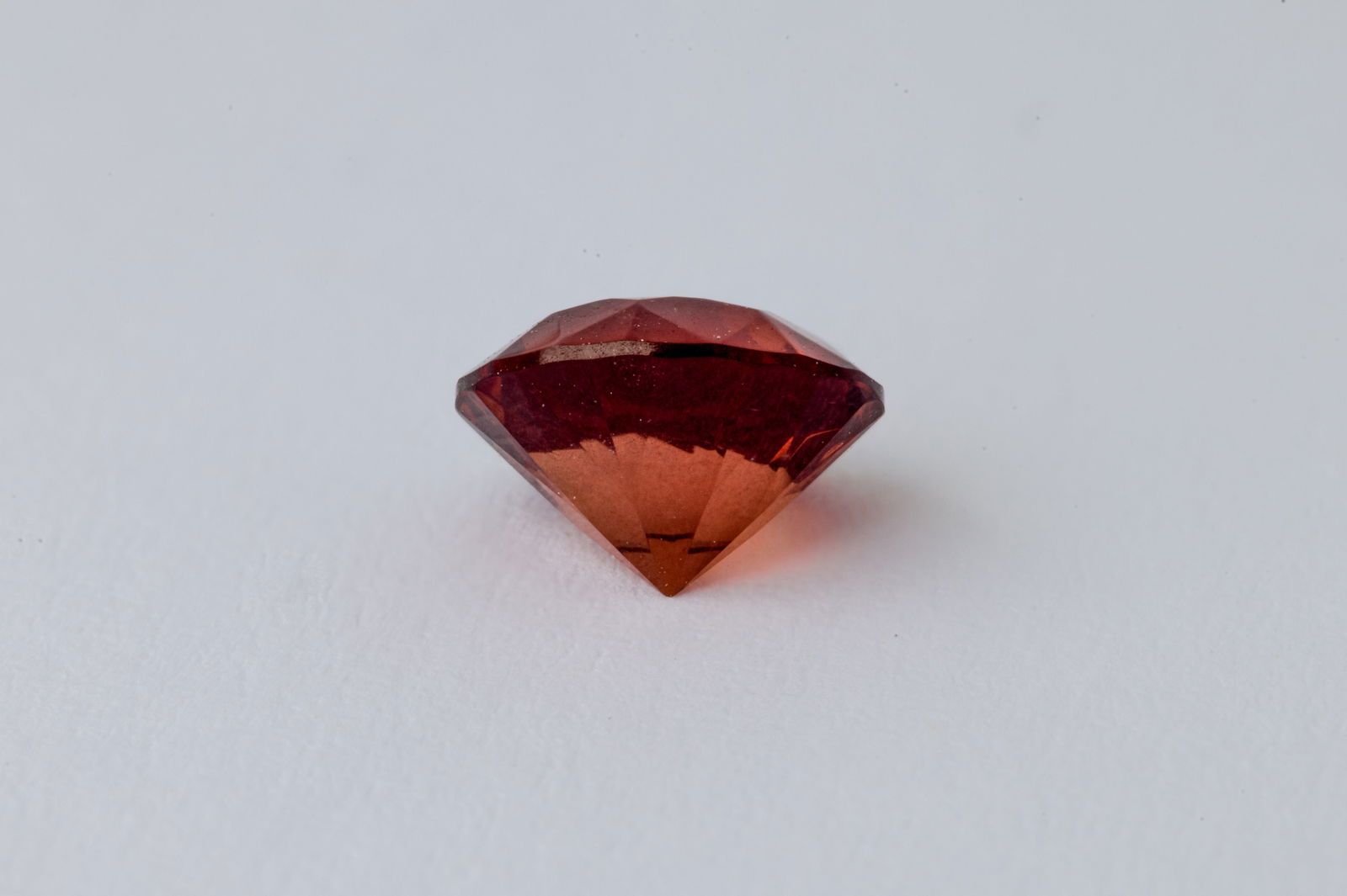 Spinell 1.00 Ct: Title: Spinell 1.00 Ct Description: Species: Natural Spinel Shape: Round Measurements: 6.15x3.97mm Colour: Oragnish Red Comment: Untreated 