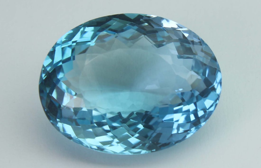 Blue Topaz, 17.95 Ct: Title: Blue Topaz, 17.95 Ct Description: Species: Topaz Variety: Blue Topaz Shape: Oval Measurements: 18.24x14.24x8.55mm Colour: Blue Cer