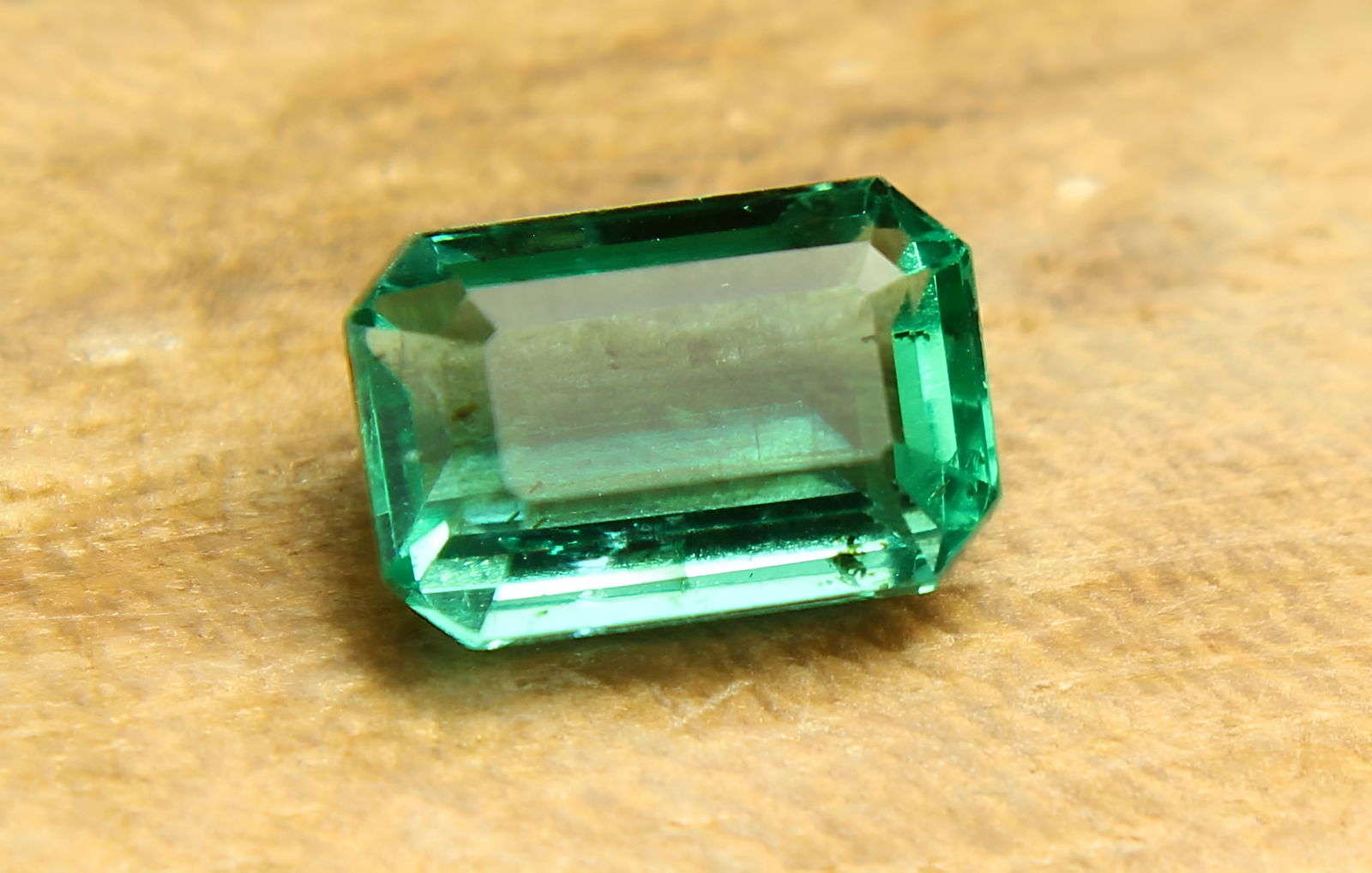 Emerald 0.92 Ct - 3