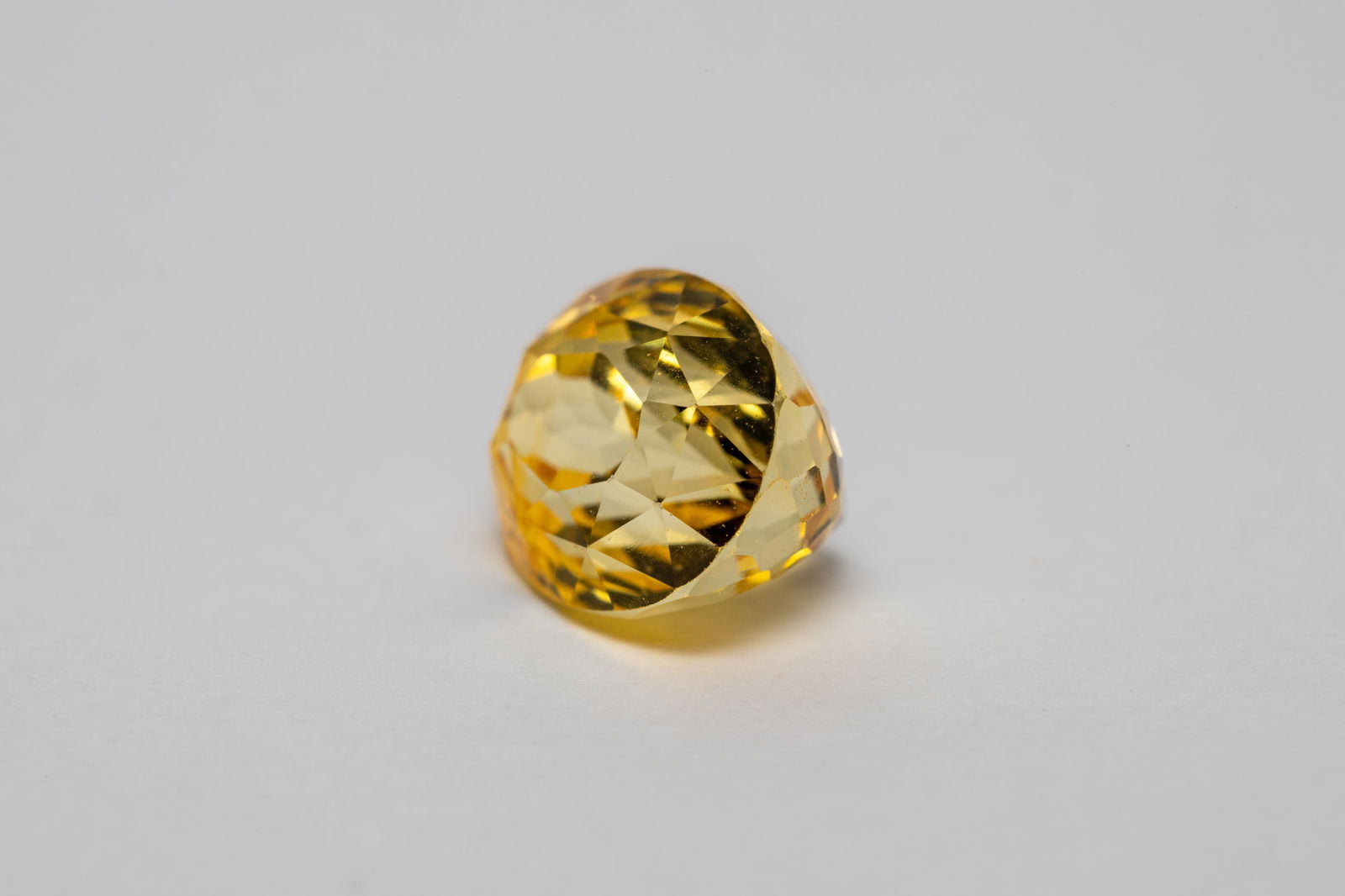 Yellow Sapphire, 2.28 CT: Title: Yellow Sapphire, 2.28 CT Description: Species: Corundum Variety: Sapphire Shape: Oval Measurements: 8.07x6.03x5.58mm Colour: Yellow Certificate: None 