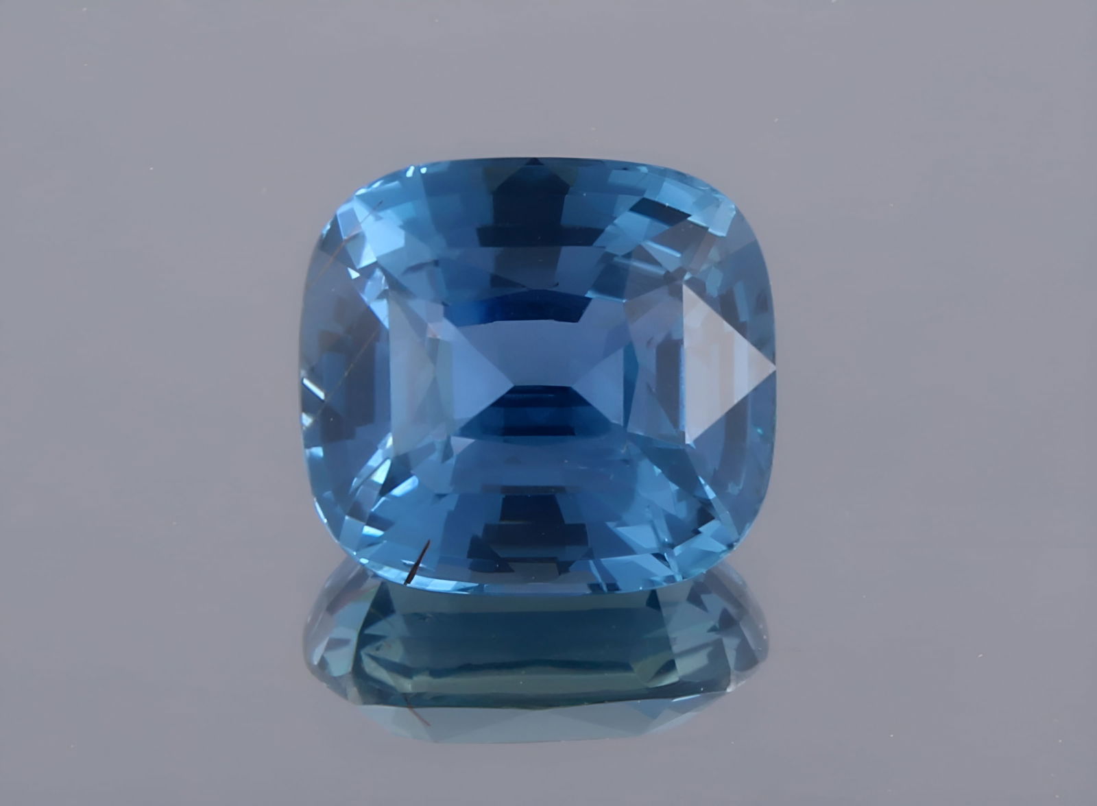 Blue Sapphire 1.58 Ct (1 of 6)