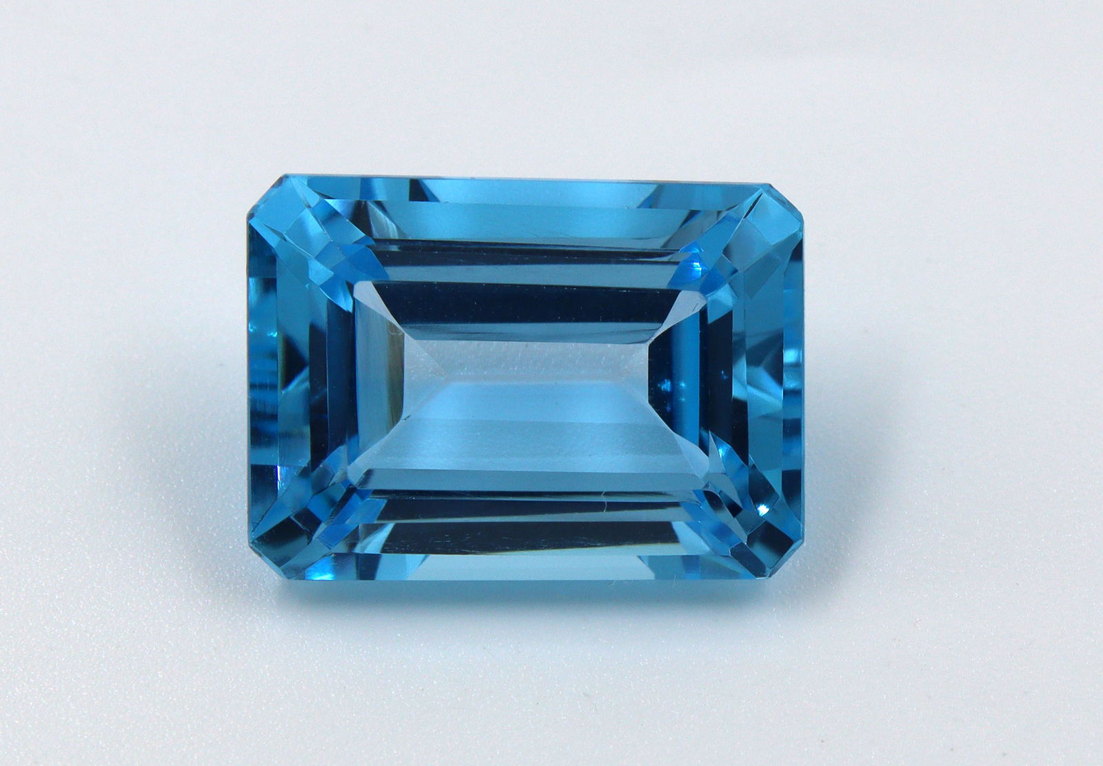 Blue Topaz 20.44 Ct (1 of 5)