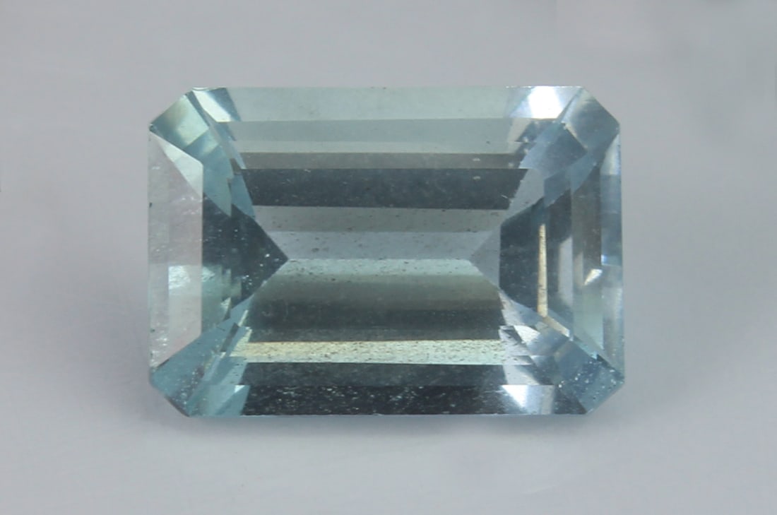Aquamarine, 4.13 Ct: Title: Aquamarine, 4.13 Ct Description: Species: Beryl Variety: Aquamarine Shape: Emerald Cut Measurements: 12.02x8.37x5.71mm Colour: Blue Certificate: Yes (GSI/