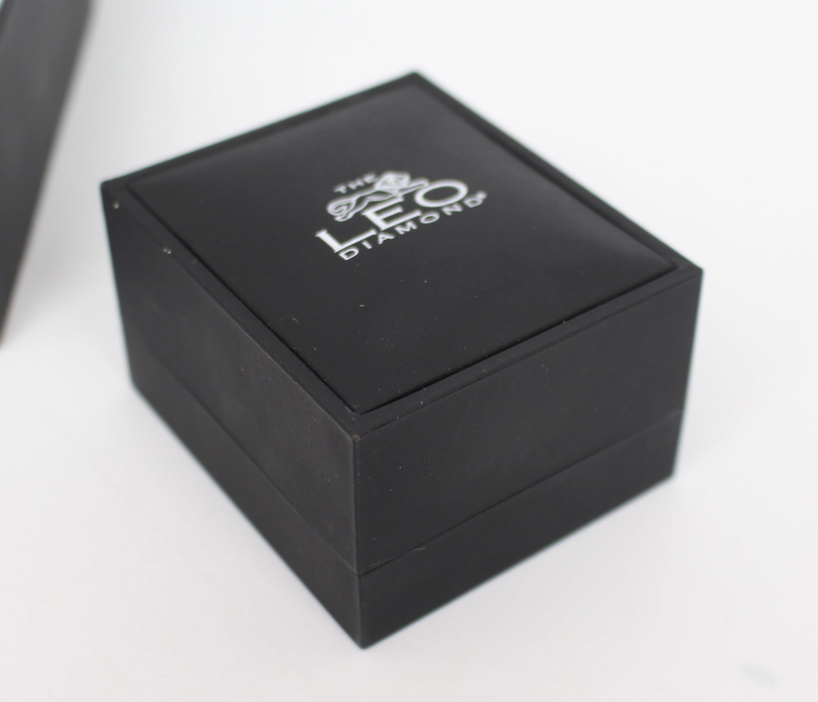 Leo Diamond Platinum Ring with 0.33 Carat Natural Diamond - 10