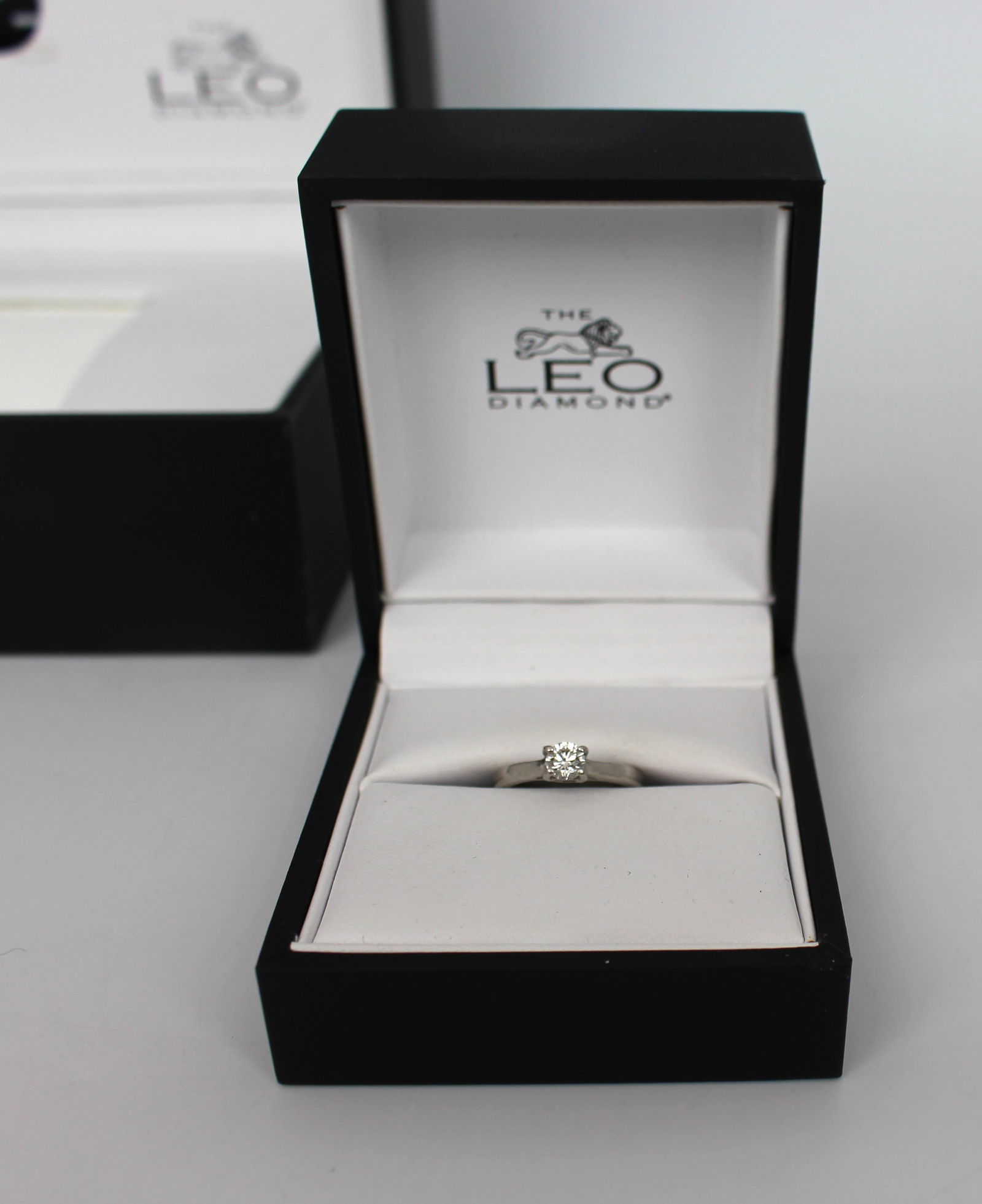 Leo Diamond Platinum Ring with 0.33 Carat Natural Diamond: Title: Leo Diamond Platinum Ring with 0.33 Carat Natural Diamond Description: Leo Diamond Platinum Ring with 0.33 Carat Natural Diamond This elegant Leo Diamond ring is crafted in platinum and