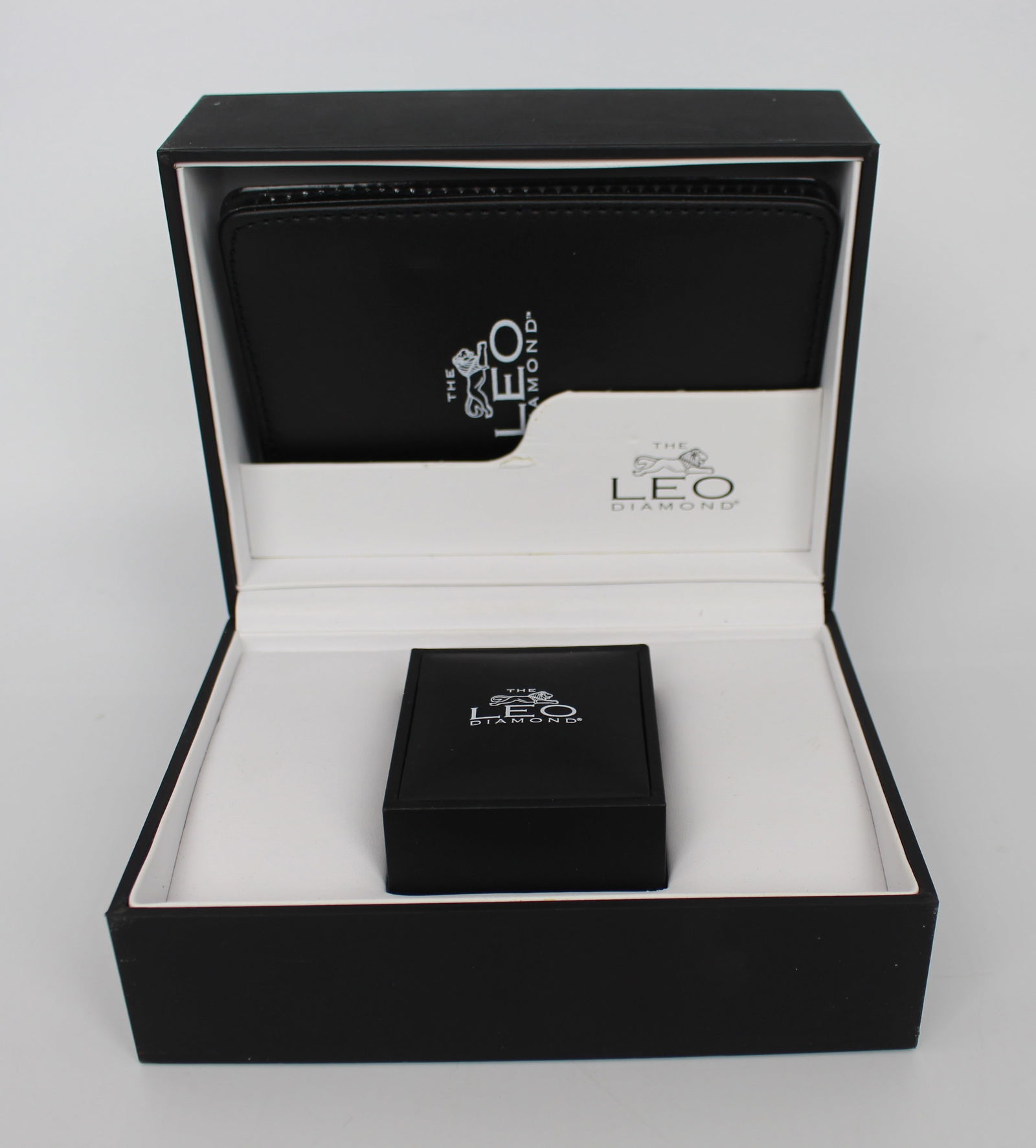 Leo Diamond Platinum Ring with 0.33 Carat Natural Diamond - 9