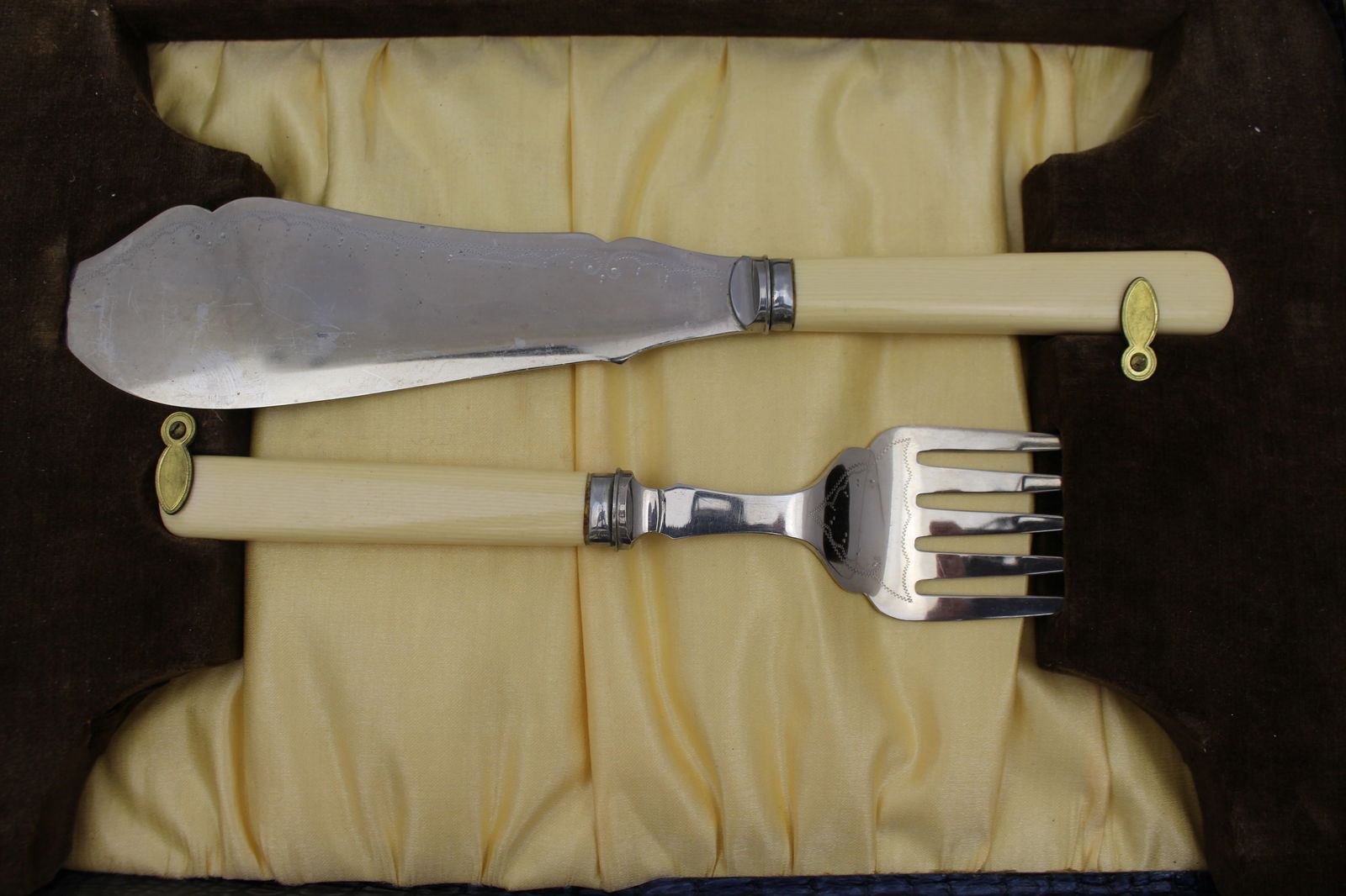 Vintage Trimils & Everwhite Cased Fish Flatware Set - 3