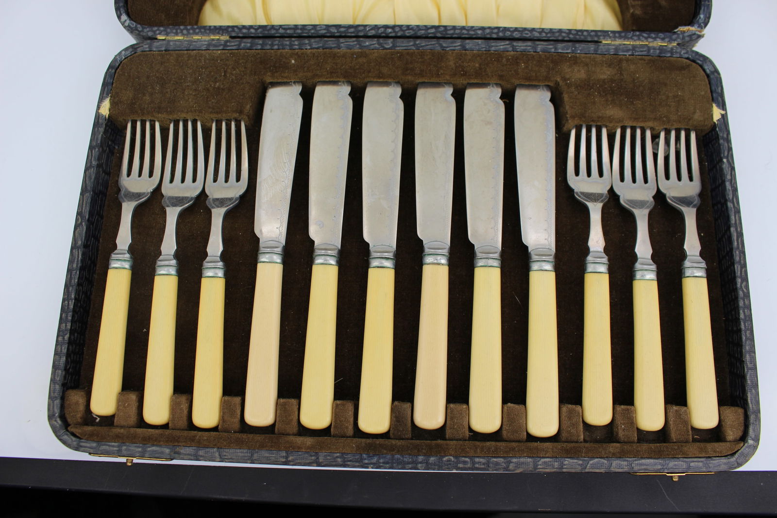 Vintage Trimils & Everwhite Cased Fish Flatware Set - 4