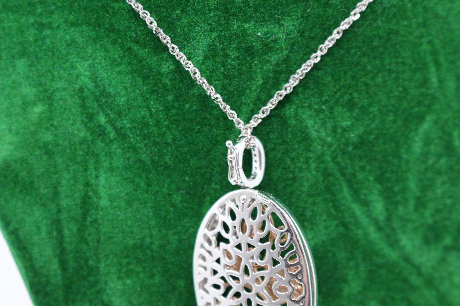 Diamond & 14ct Gold Oval Locket on Chain - 8