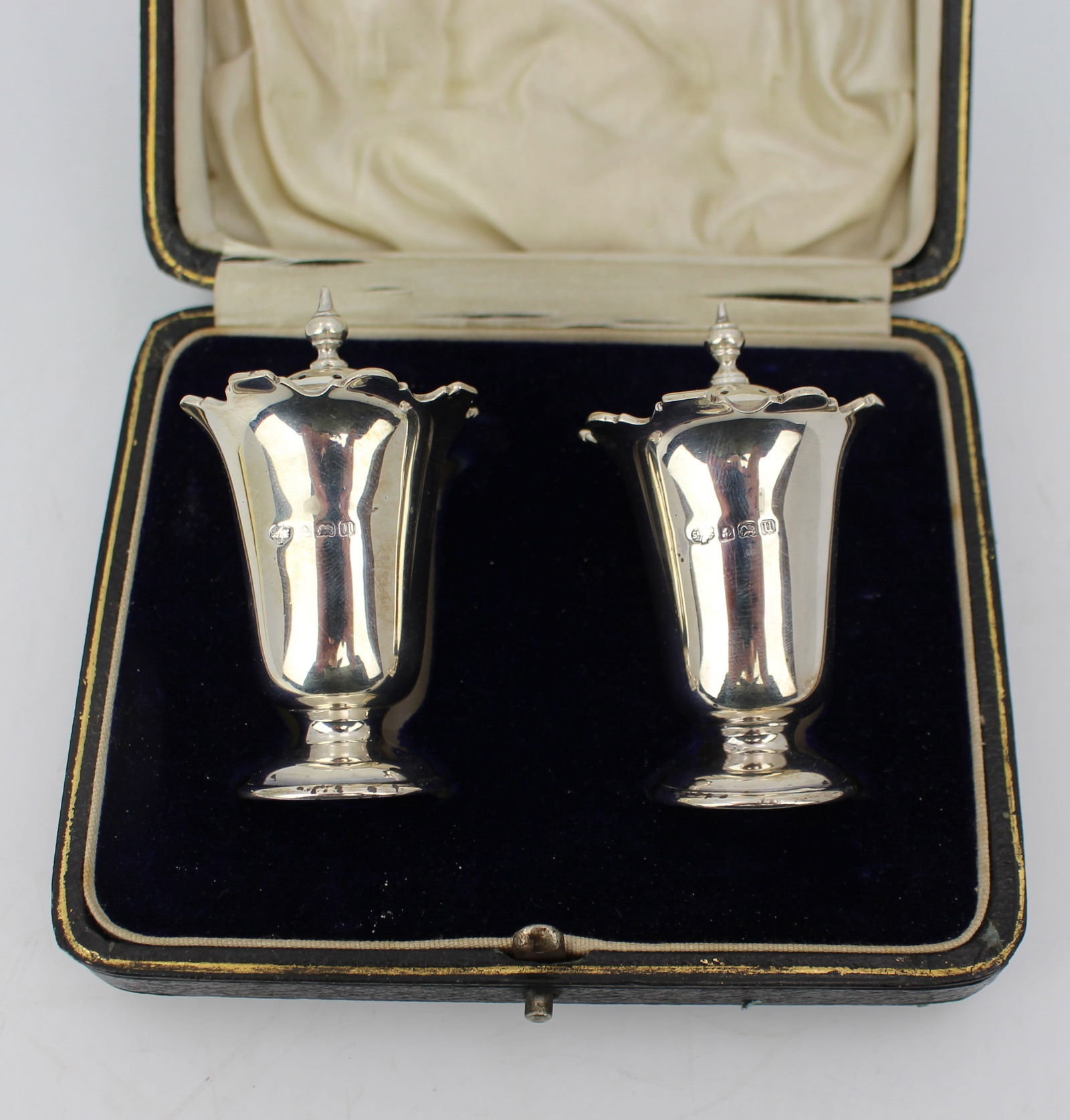 Pair of Cased Antique Sterling Silver Pepperettes – Birmingham 1919 (1 of 4)