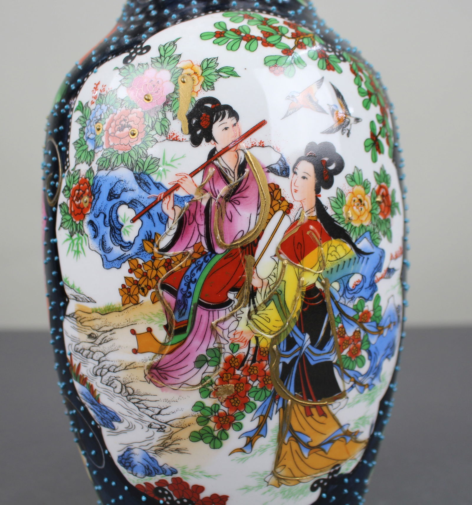 Decorative Japanese Porcelain Vase, Mid to Late 20th Century - 4