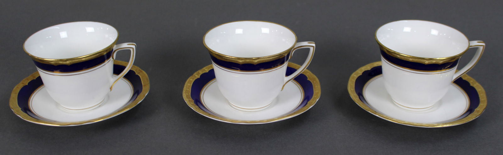 Collection of 3 Royal Worcester Aston Demitasse Cups & Saucers: Title: Collection of 3 Royal Worcester Aston Demitasse Cups & Saucers Description: Collection of 3 Royal Worcester Aston Demitasse Cups & Saucers Condition: Used Delivery option: