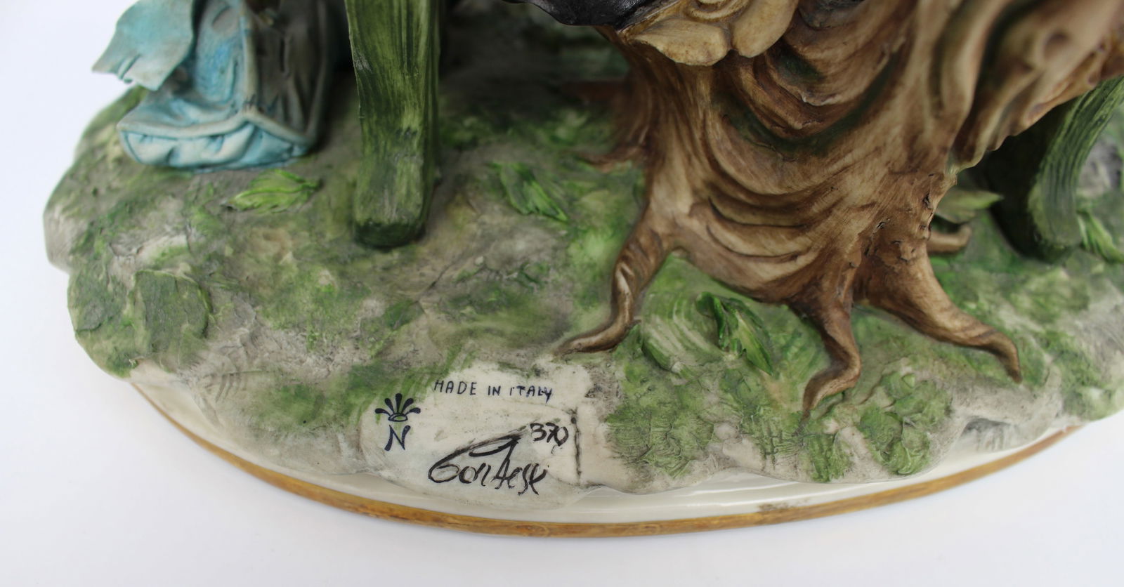 Capodimonte Tramps on Bench by Cortese - 5