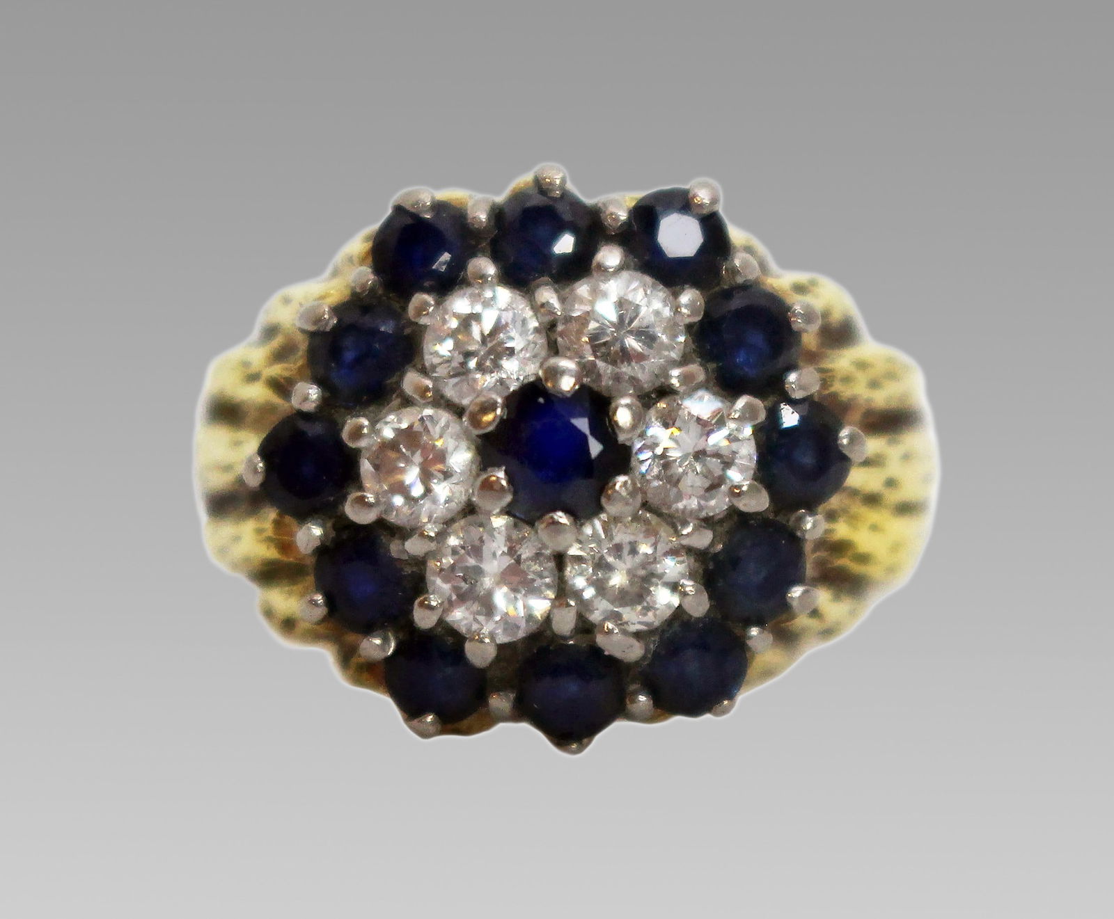 Sapphire & Diamond 18ct Cluster Ring: Title: Sapphire & Diamond 18ct Cluster Ring Description: Vintage Sapphire & Diamond 18ct Cluster Ring Fine vintage sapphire and diamond cluster ring Centring on a six cl