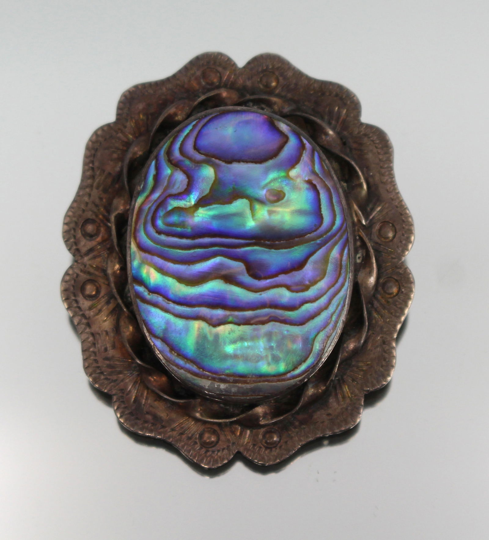 Mid 20th Century Silver and Abalone Brooch – c.1950: Title: Mid 20th Century Silver and Abalone Brooch – c.1950 Description: Mid 20th Century Silver and Abalone Brooch – c.1950 A nicely made mid-century brooch set with an oval
