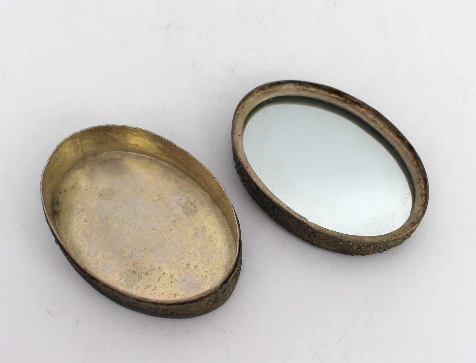 Antique 19th-Century Gilt Metal & Blue and White Porcelain Patch Box - 4