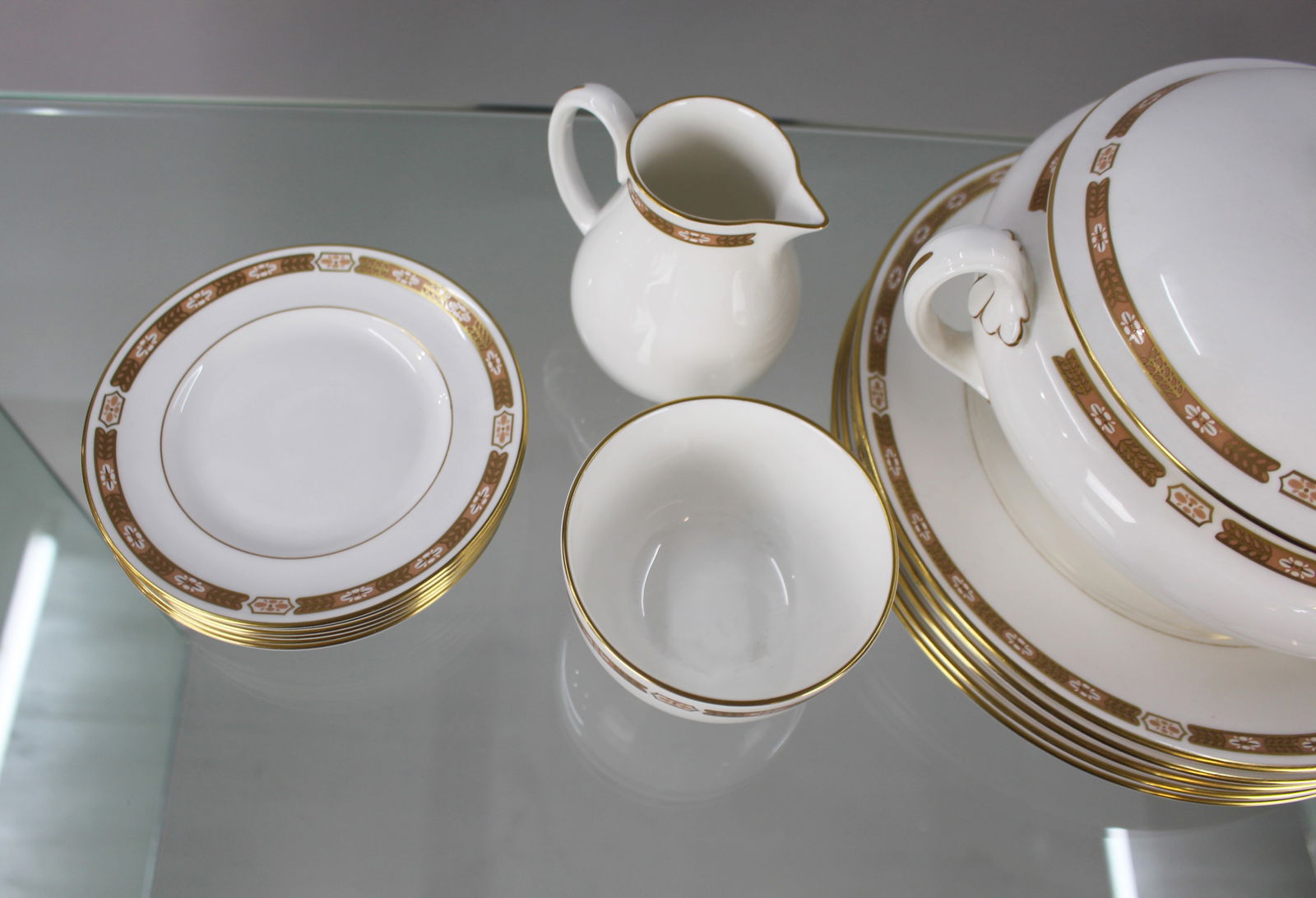 Royal Worcester Grosvenor White & Gold Part Dinner Service - 3
