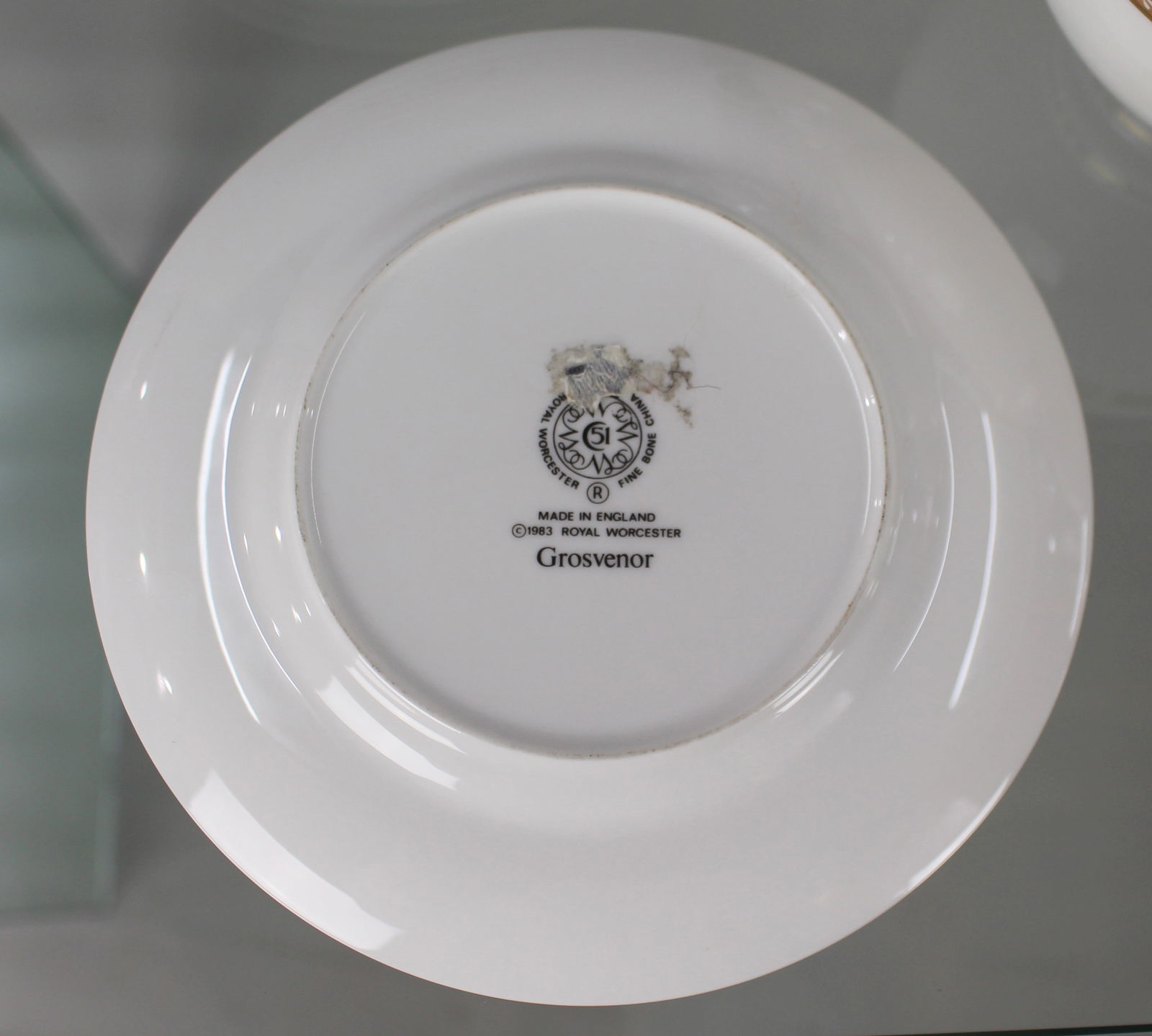 Royal Worcester Grosvenor White & Gold Part Dinner Service - 4