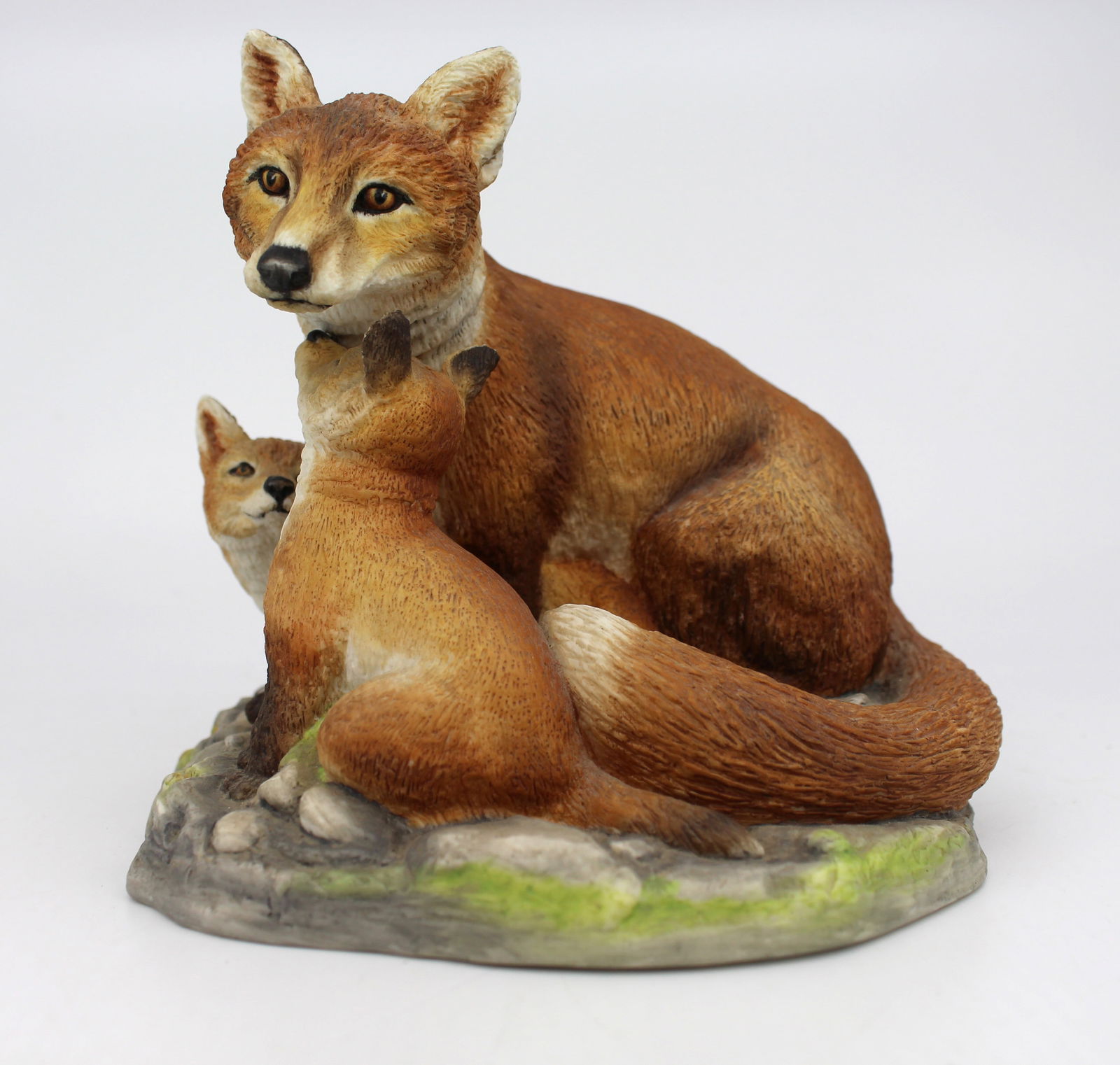 Hand Painted Porceain Fox Group: Title: Hand Painted Porceain Fox Group Description: Hand Painted Porceain Fox Group. Measures 16 x 16 x 14 (height) cm Condition: Used Delivery option: Collection & Delivery Location