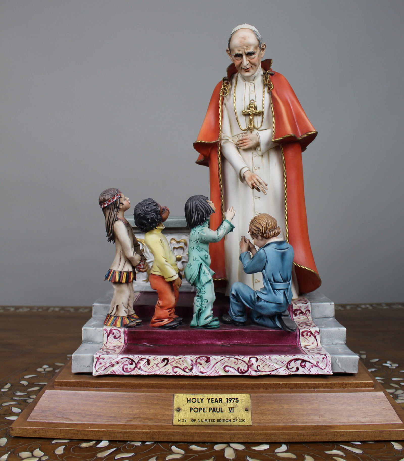 Large Capodimonte Porcelain Figurine – Pope Paul VI: Title: Large Capodimonte Porcelain Figurine – Pope Paul VI Description: Large Capodimonte Porcelain Figurine – Pope Paul VI, Holy Year 1975 – Signed Corti, Limited Edition