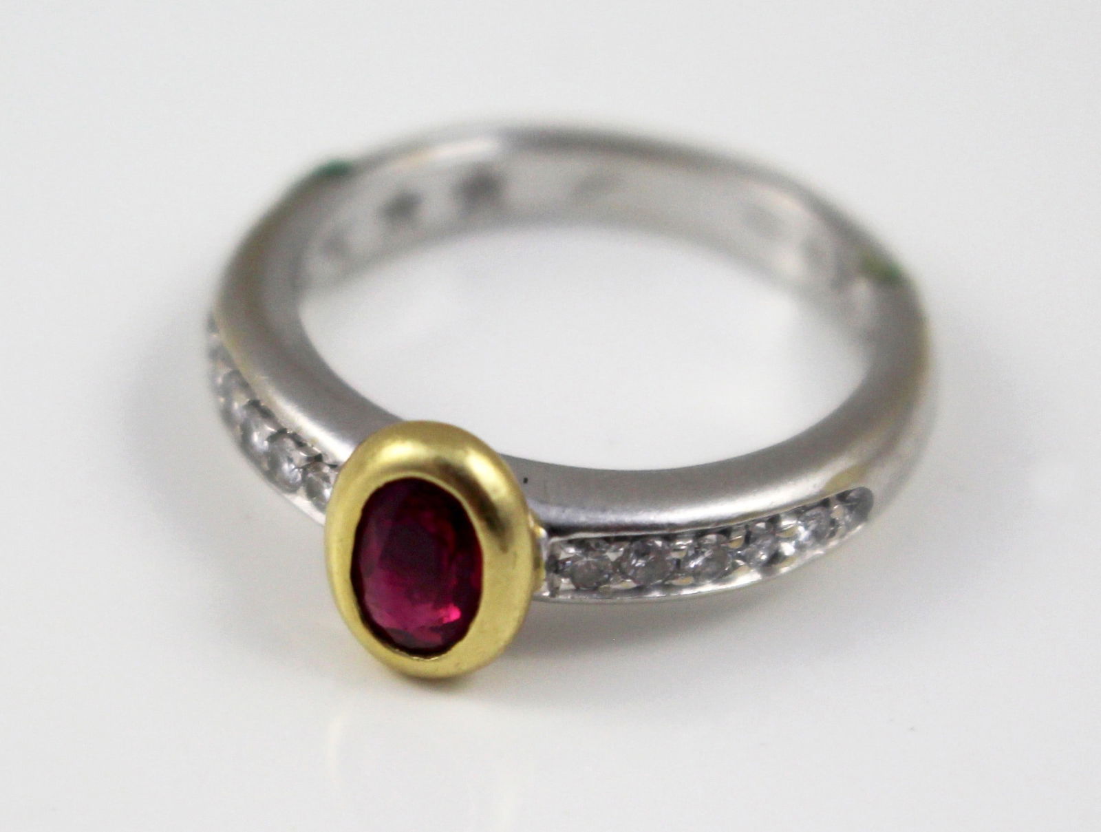 Vintage Ruby Diamond 18ct White Gold Ring - 3