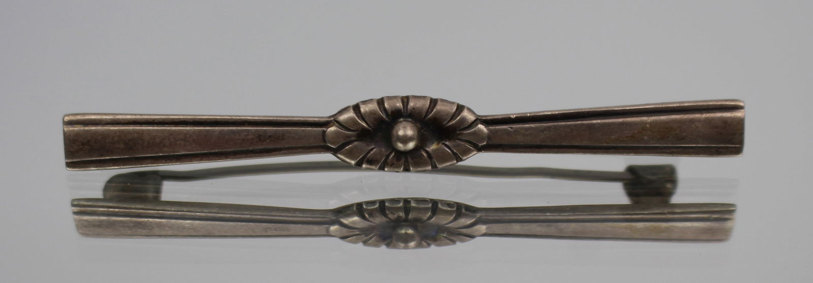 Vintage Scandinavian 830 Silver Brooch – E&M Mark, c.1950s: Title: Vintage Scandinavian 830 Silver Brooch – E&M Mark, c.1950s Description: Vintage Scandinavian 830 Silver Brooch – E&M Mark, c.1950s A good vintage Scandinavian silver