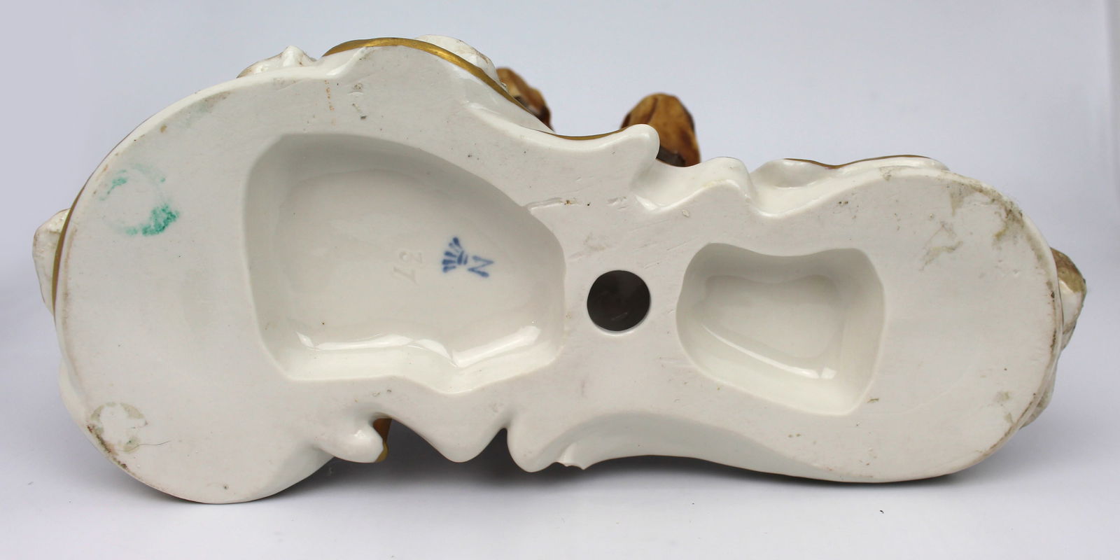 Capodimonte Tramp on Fence - 4