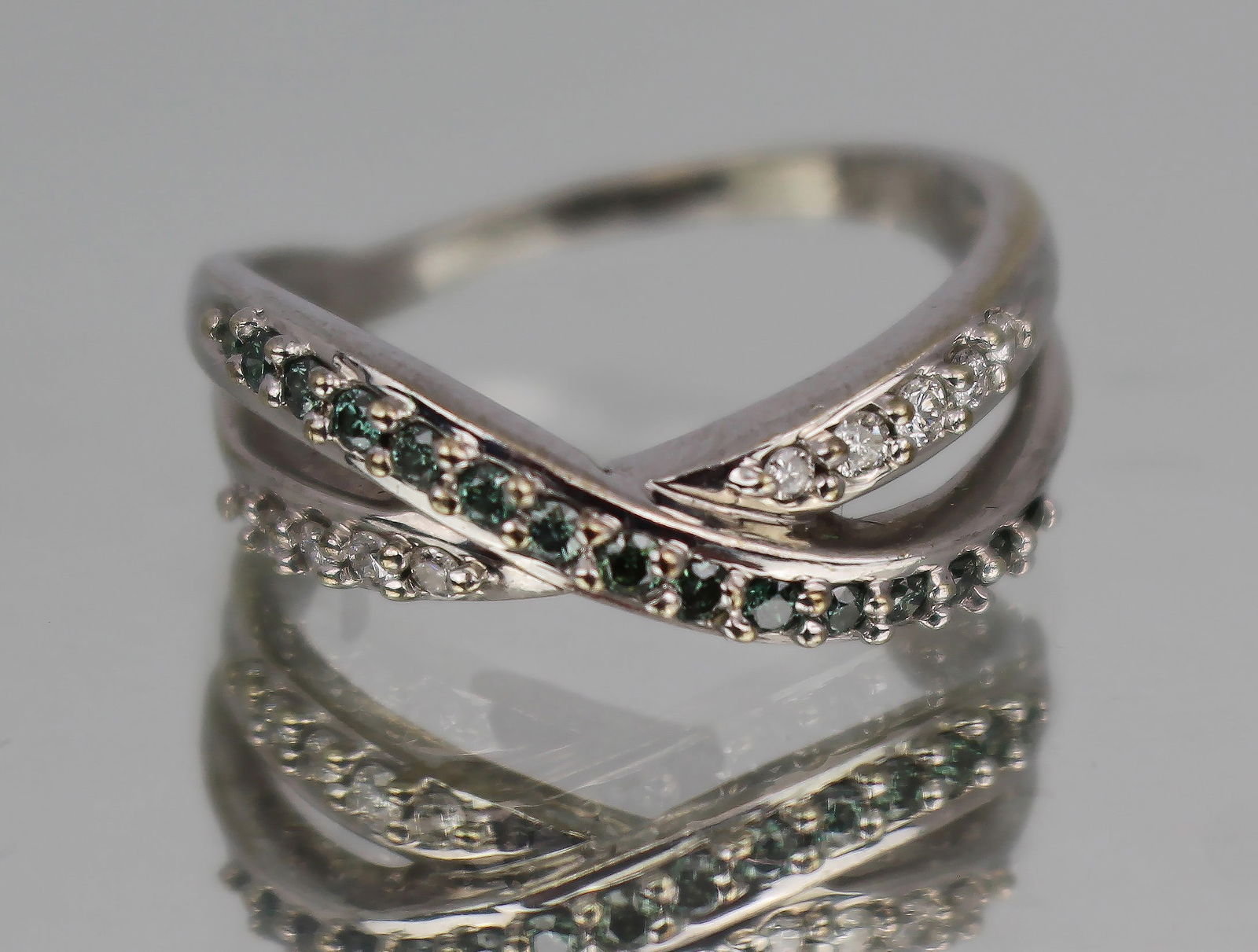 Vintage 9ct Diamond and Demantoid Ring (1 of 6)