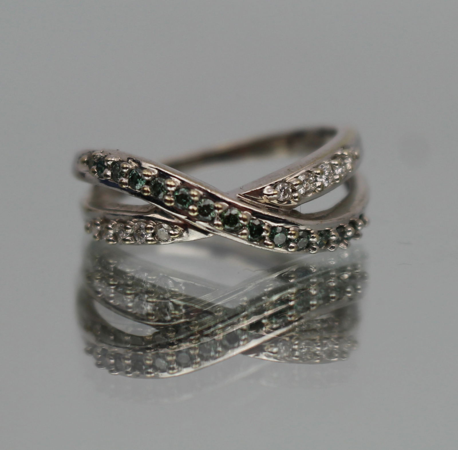 Vintage 9ct Diamond and Demantoid Ring - 4