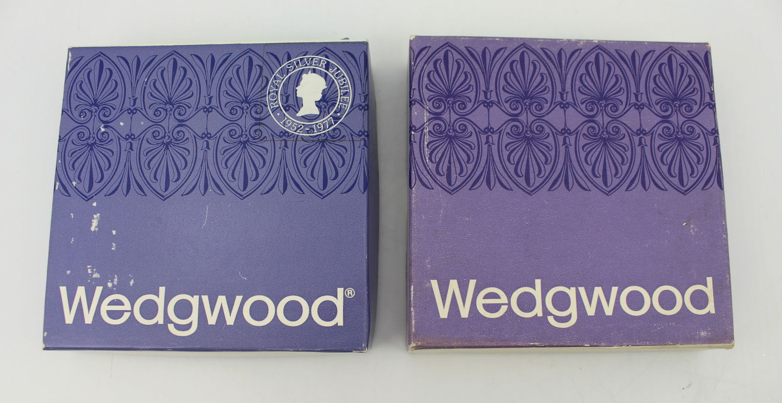 Collection of 11 Pieces of Wedgwood Jasperware - 16