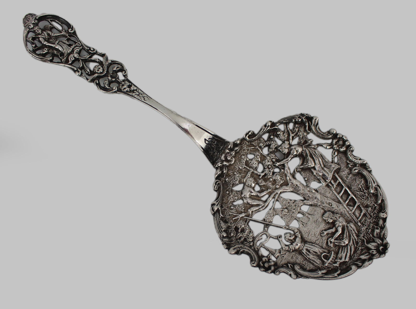 Fine Continental Silver Pierced Fruit Spoon – Harvest Scene, Likely Flemish or Dutch, c.1780&#: Title: Fine Continental Silver Pierced Fruit Spoon – Harvest Scene, Likely Flemish or Dutch, c.1780–1820 Description: Fine Continental Silver Pierced Fruit Spoon – Harve