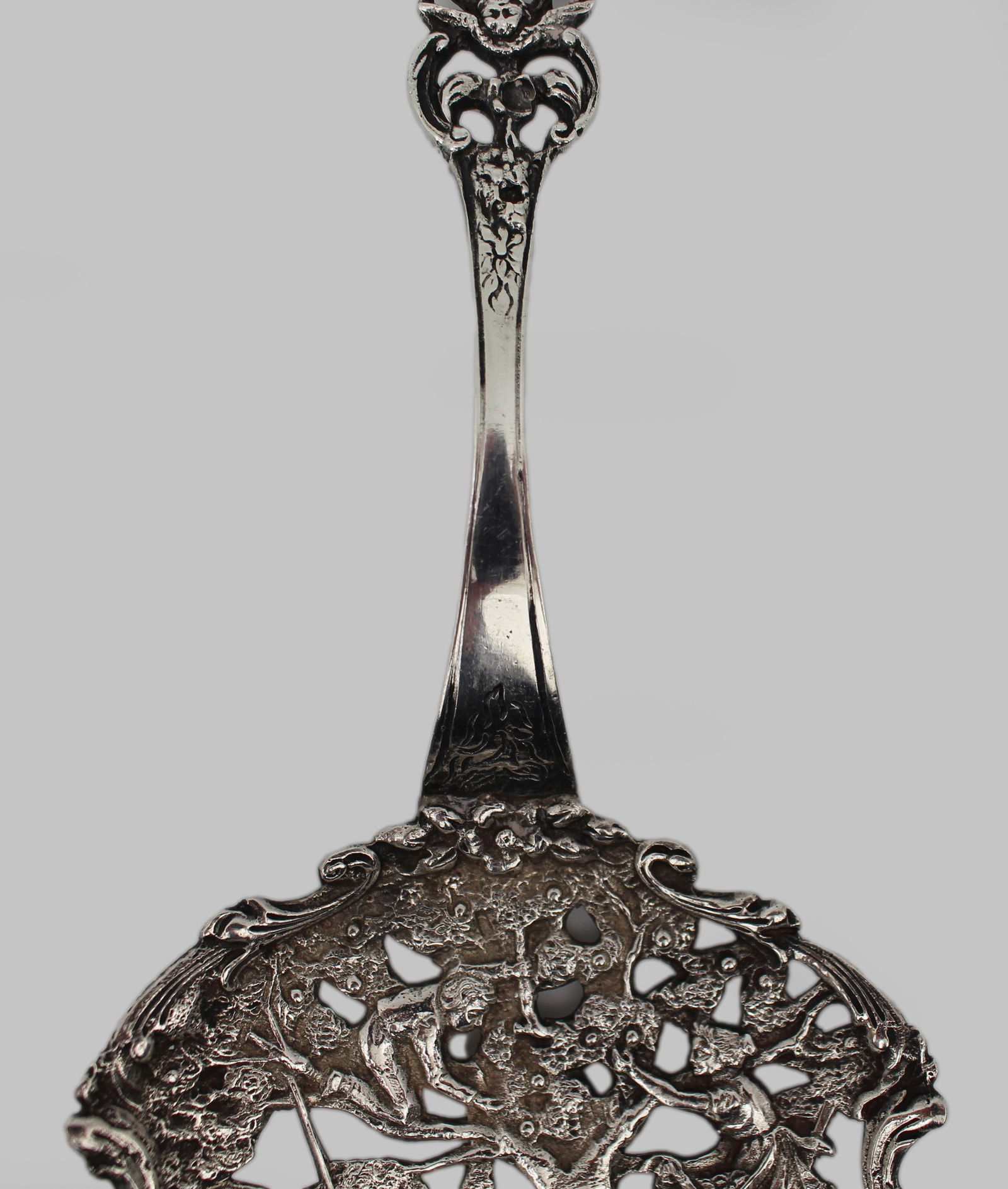 Fine Continental Silver Pierced Fruit Spoon – Harvest Scene, Likely Flemish or Dutch, c.1780&# - 5
