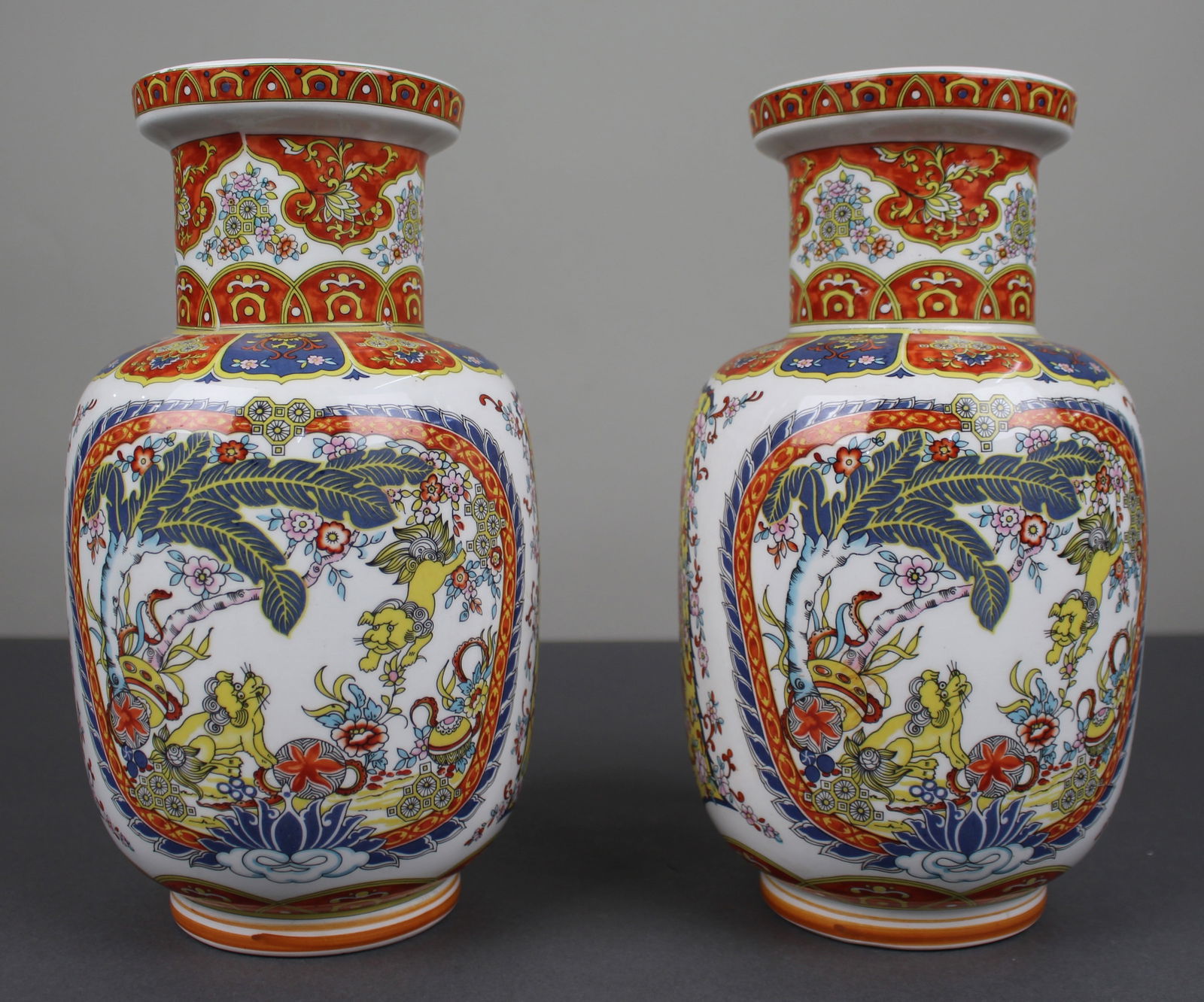 Pair of Vintage Japanese Kutani-Style Porcelain Vases (1 of 7)