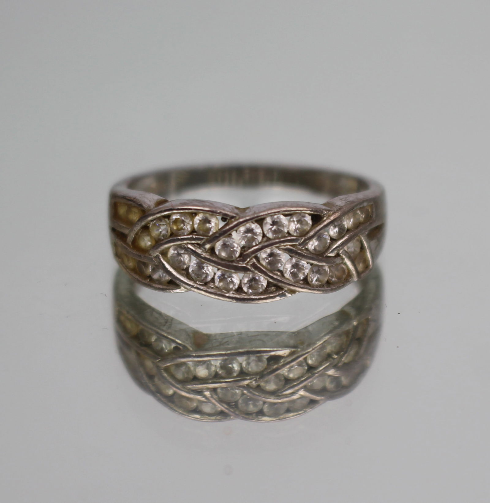 Vintage Silver Ring CZ: Title: Vintage Silver Ring CZ Description: Vintage Silver Ring CZ. Stamped 925. Weight 4.1g. Ring size T Condition: Used