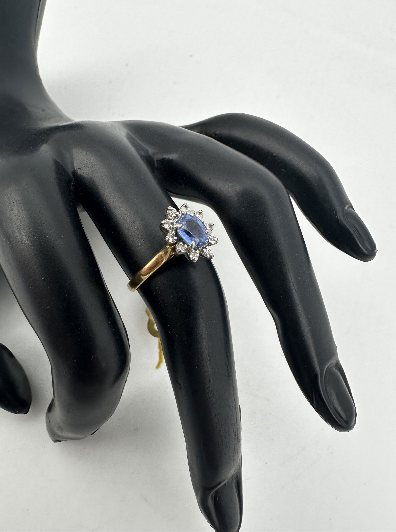 Vintage Cornflower Blue Sapphire & Diamond 18 ct. Cluster Ring - 5