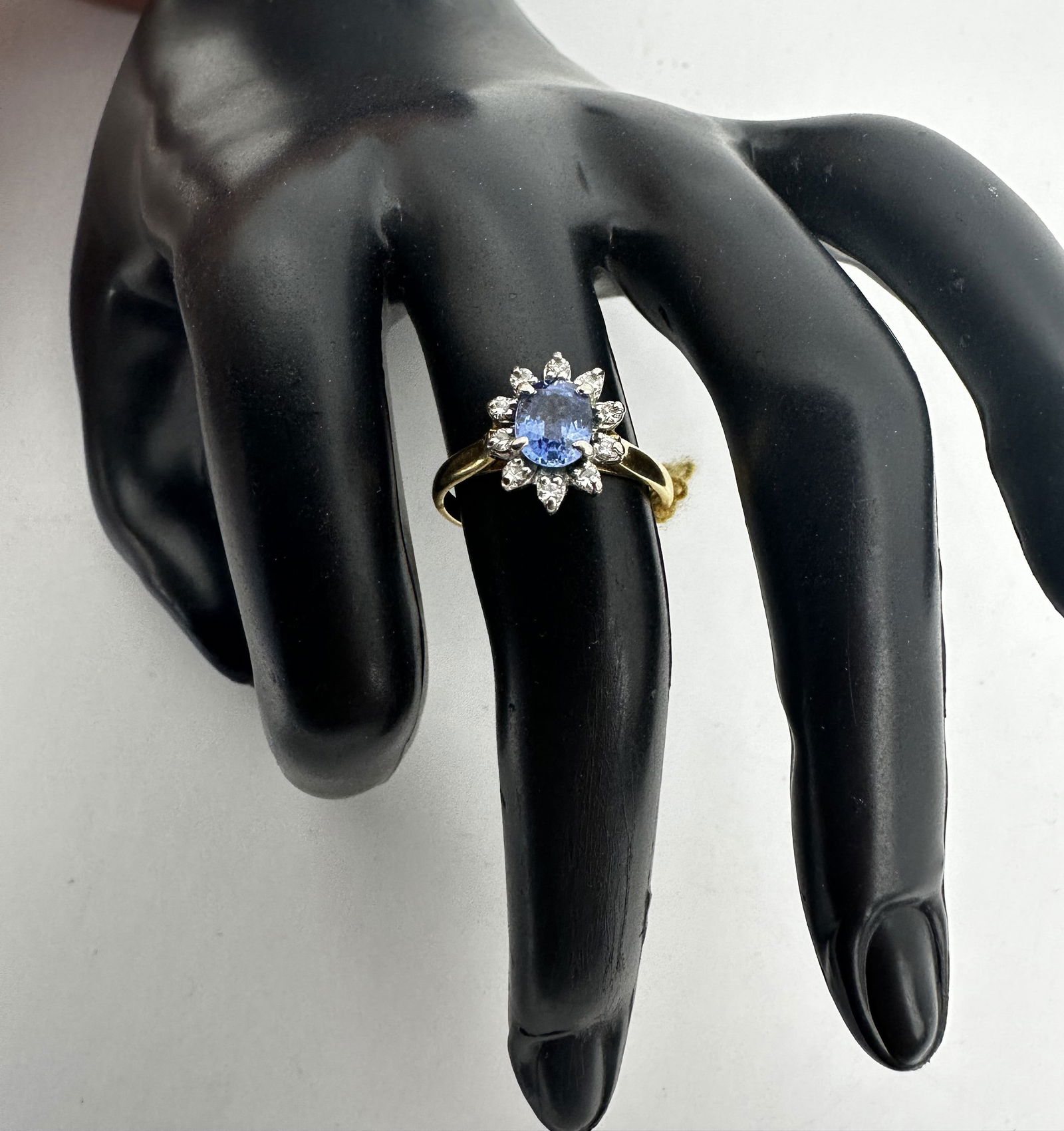 Vintage Cornflower Blue Sapphire & Diamond 18 ct. Cluster Ring - 7
