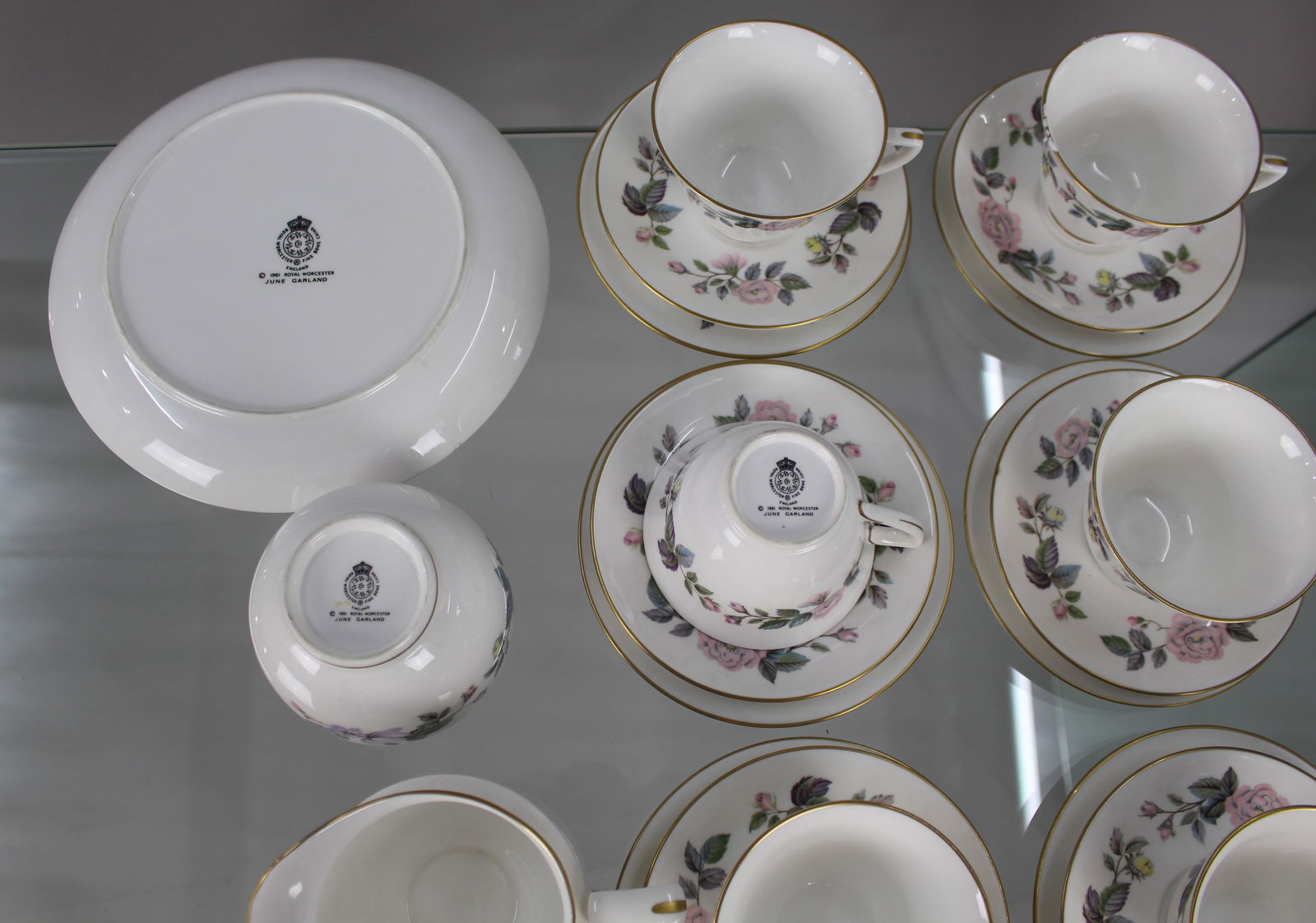 Royal Worcester “June Garland“ 6 Place Tea Service - 3