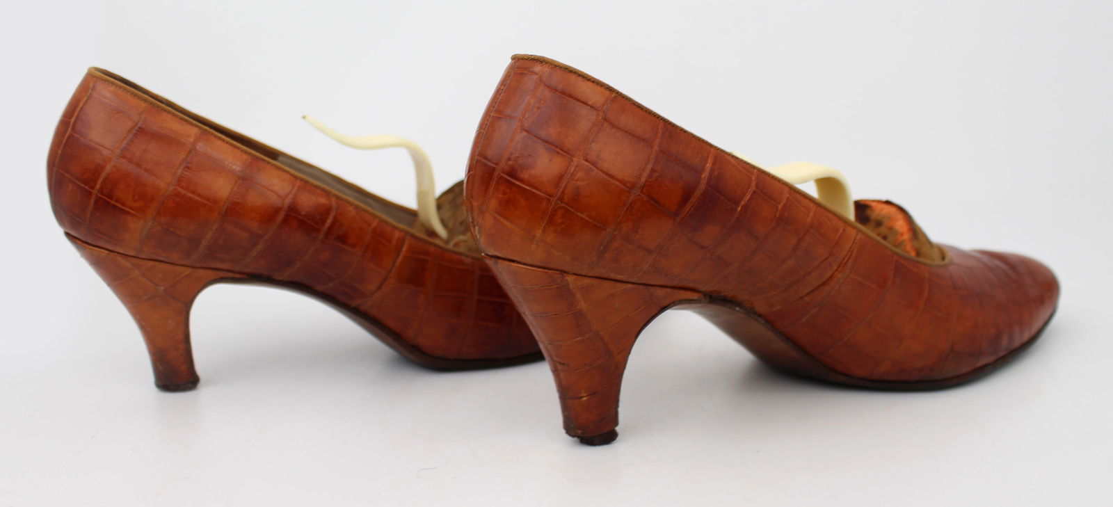 Pair of Vintage Ladies Ravne High Heel Court Shoes - 5