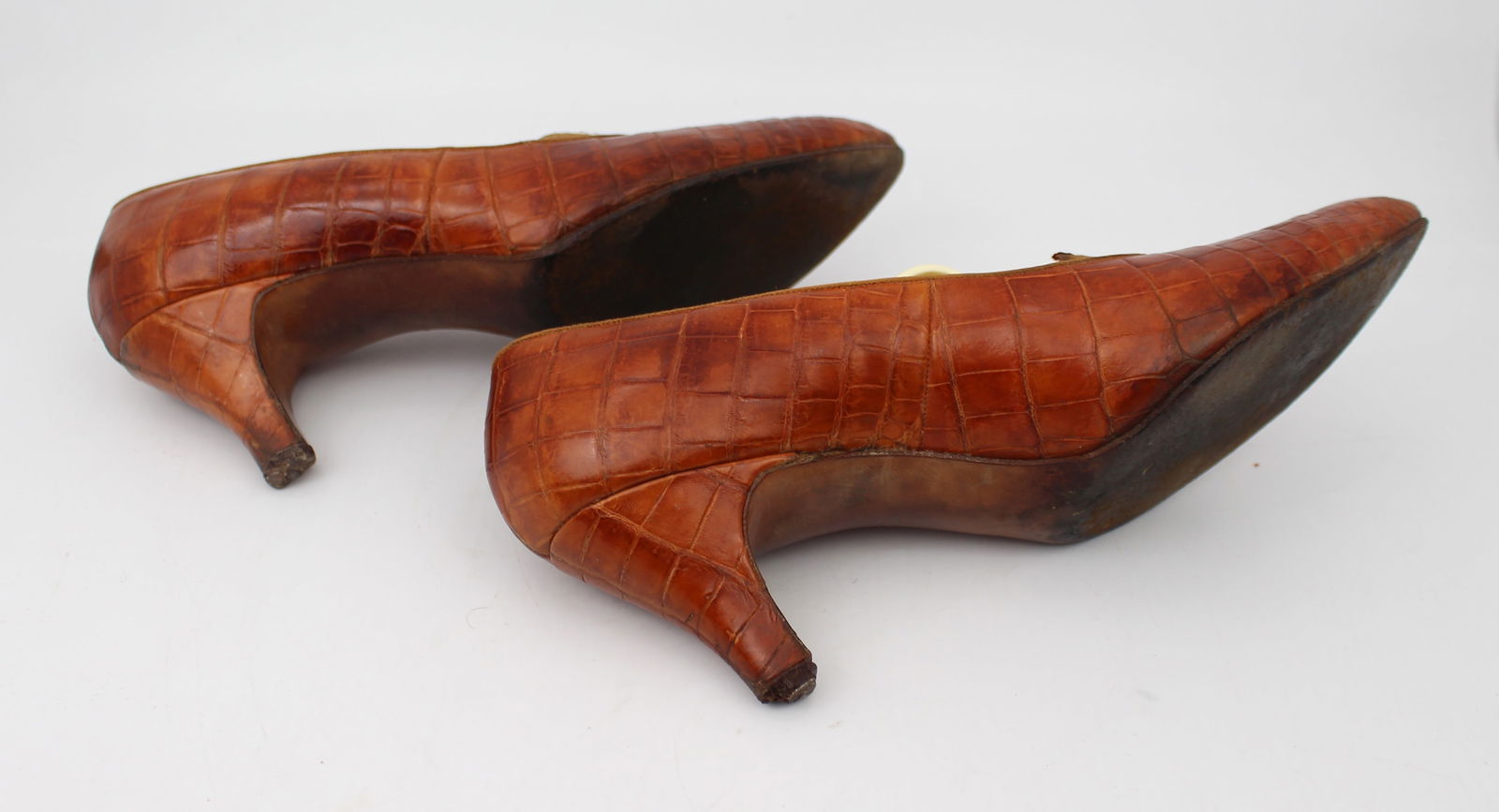 Pair of Vintage Ladies Ravne High Heel Court Shoes - 6