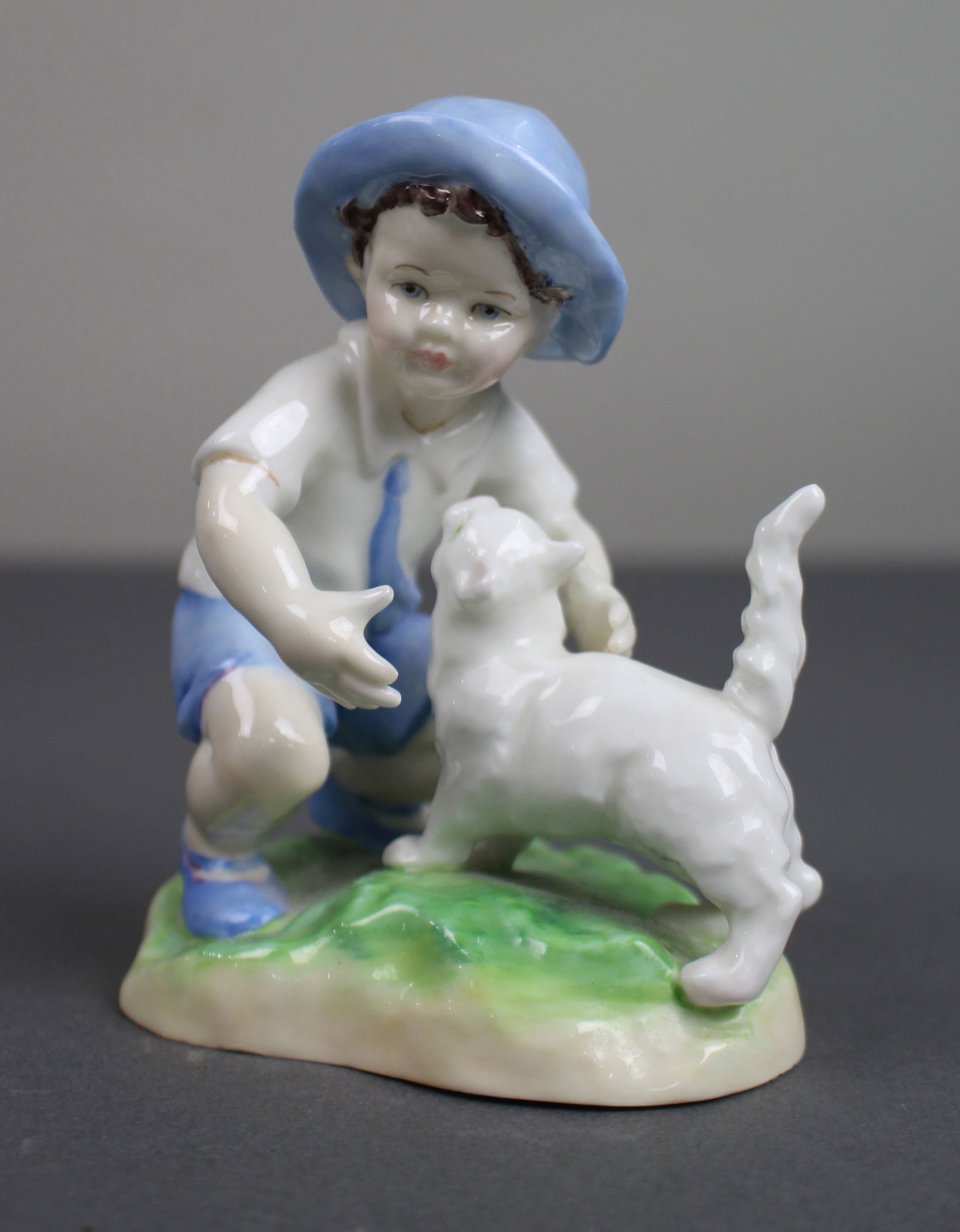 Royal Worcester Figurine September: Title: Royal Worcester Figurine September Description: Royal Worcester Figurine 'September' – Months of the Year Series Charming vintage Royal Worcester porcelain figurine 'Sep